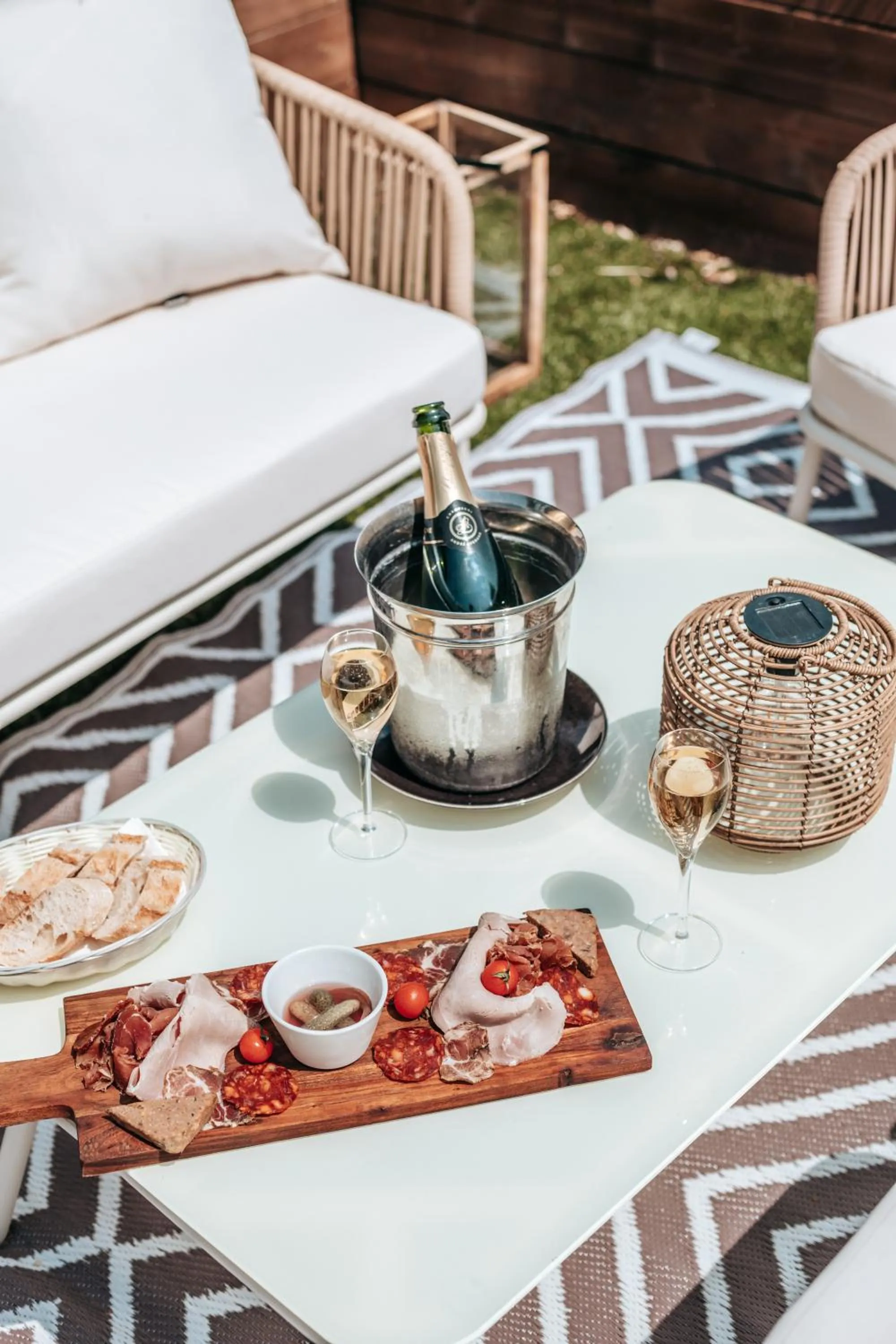 Patio in Hôtel Le Romantica