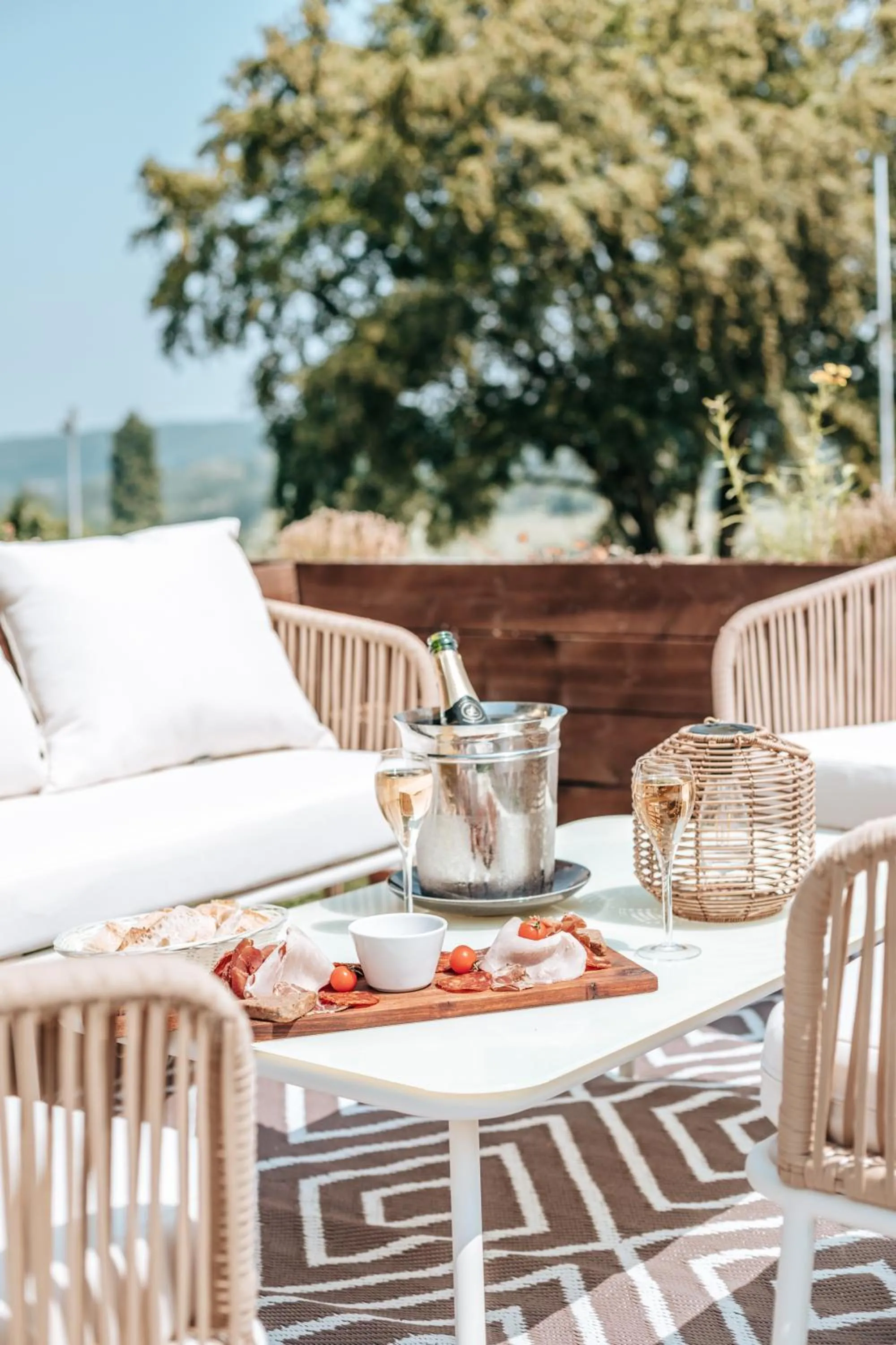 Patio in Hôtel Le Romantica