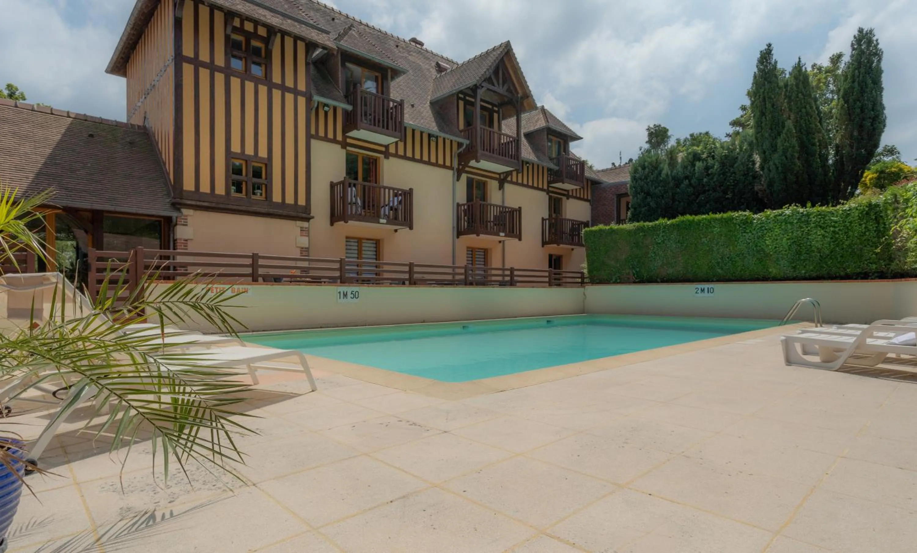 Swimming pool in Hôtel Le Romantica