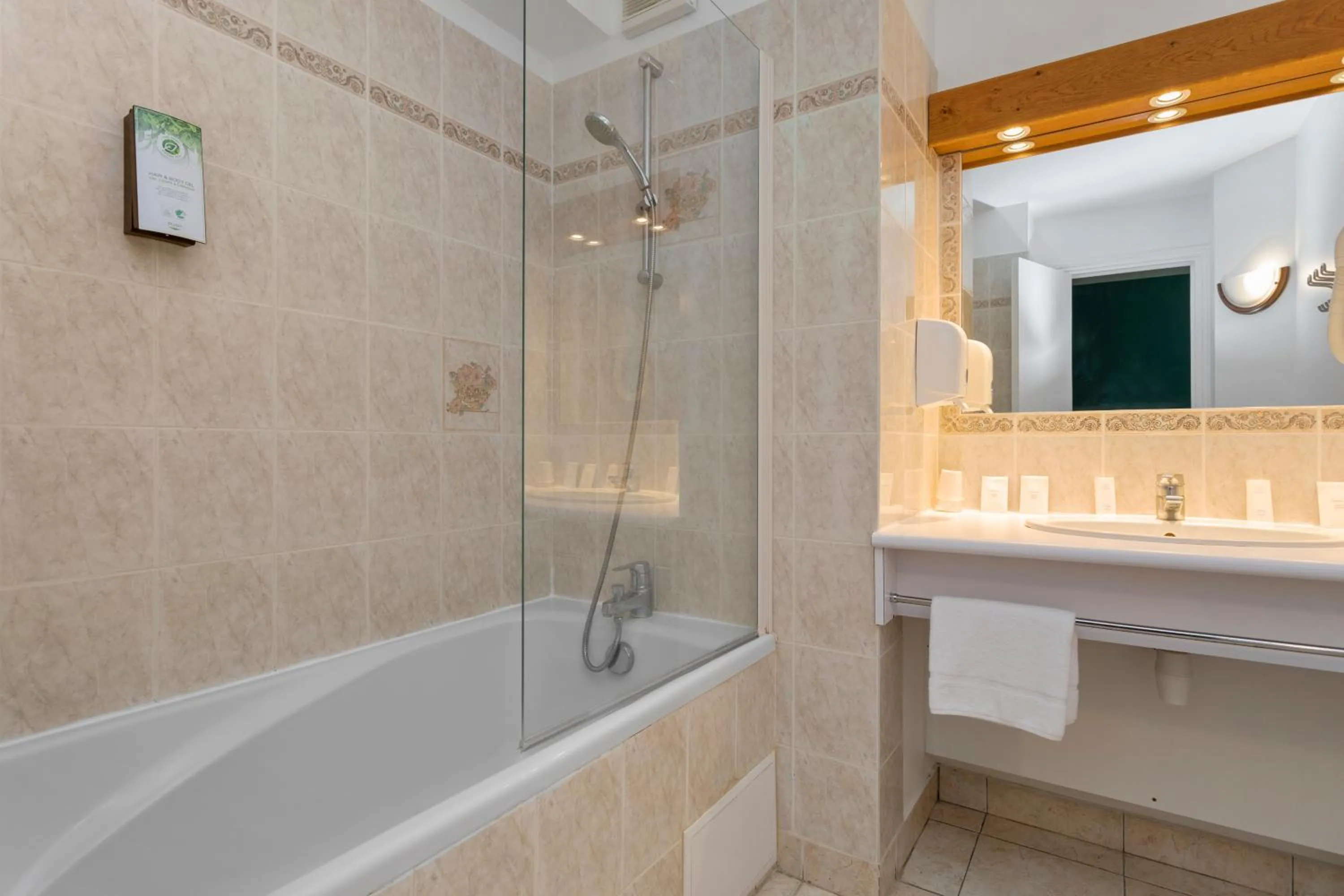 Bathroom in Hôtel Le Romantica