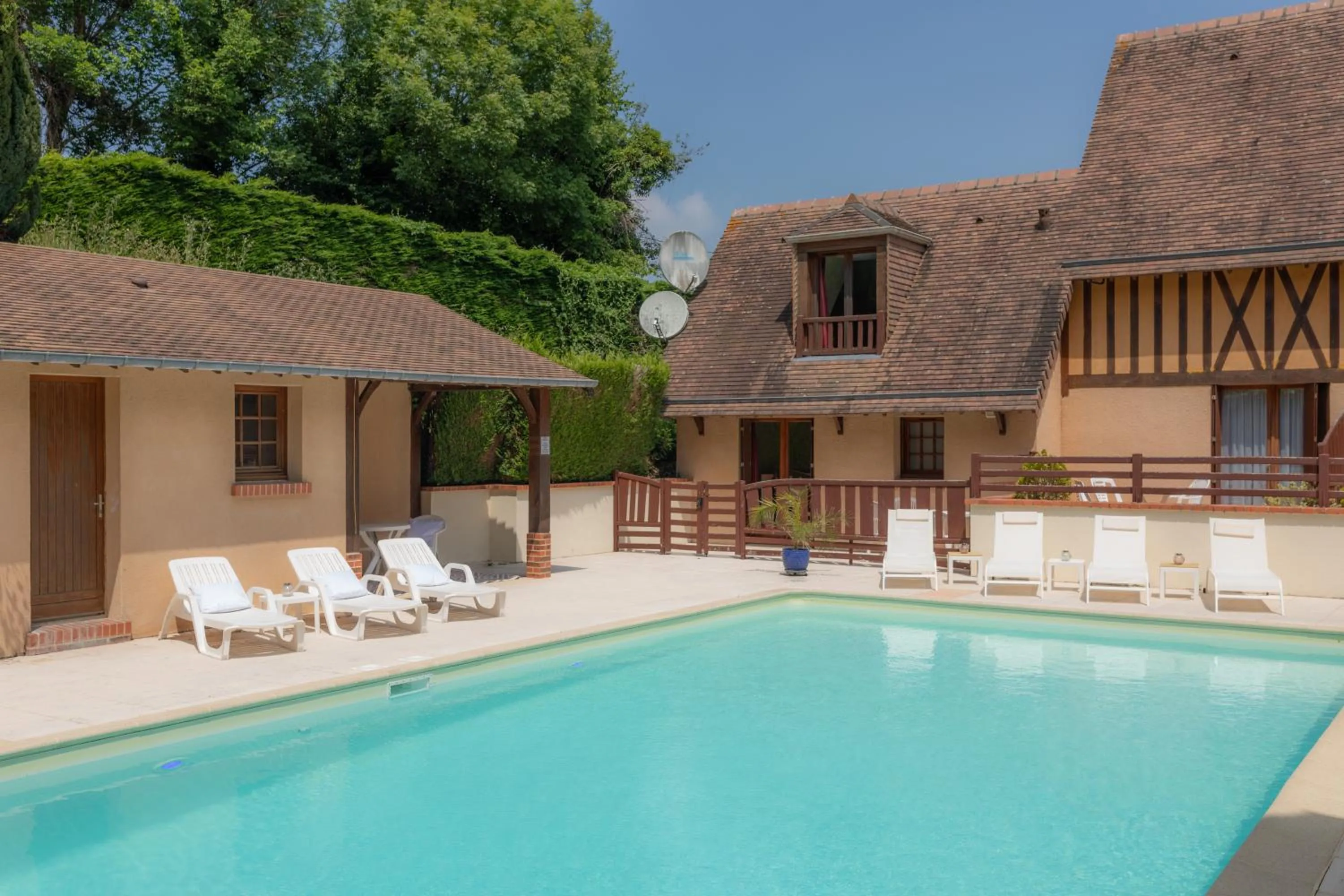 Swimming pool in Hôtel Le Romantica