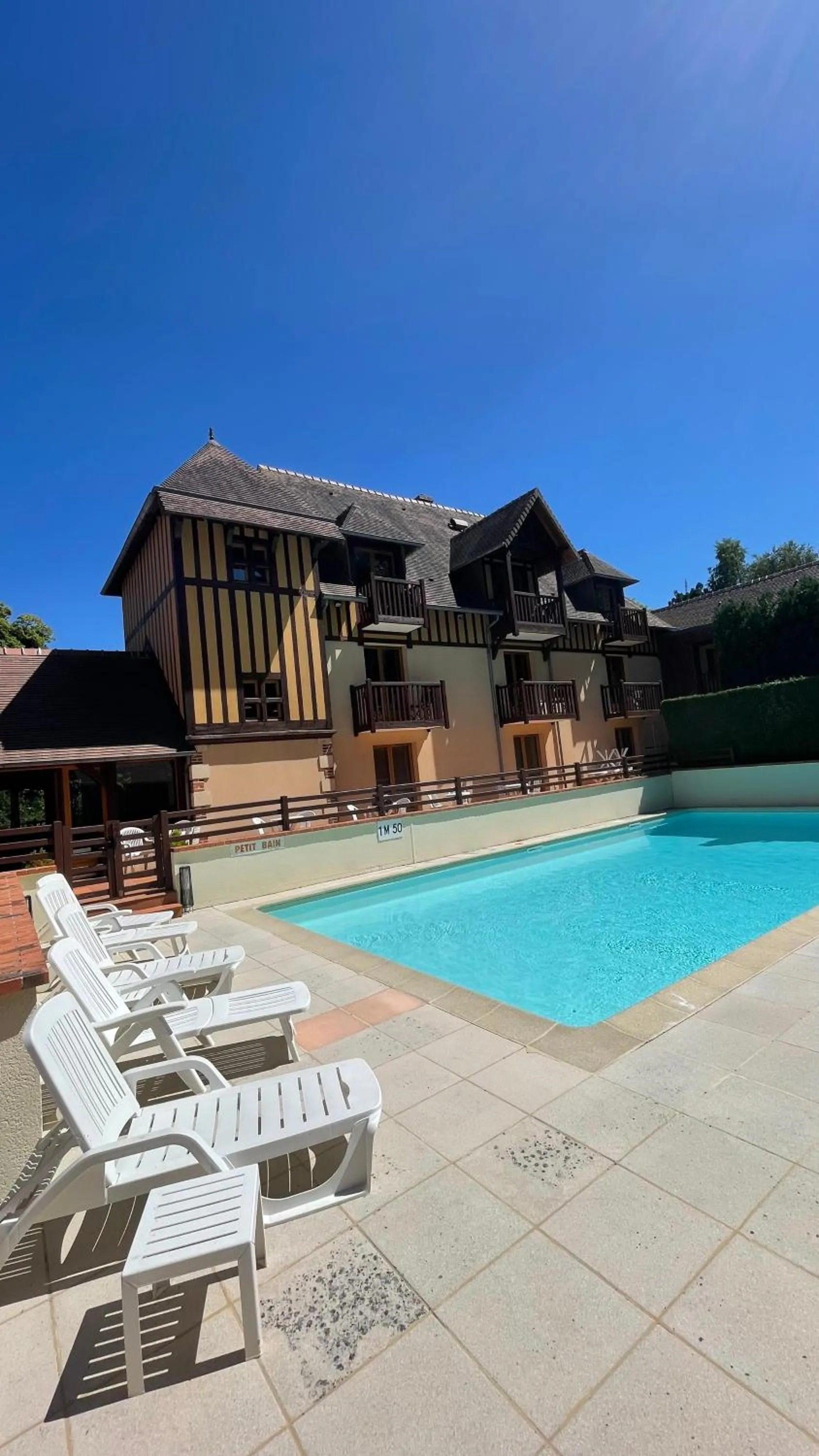 Swimming pool in Hôtel Le Romantica