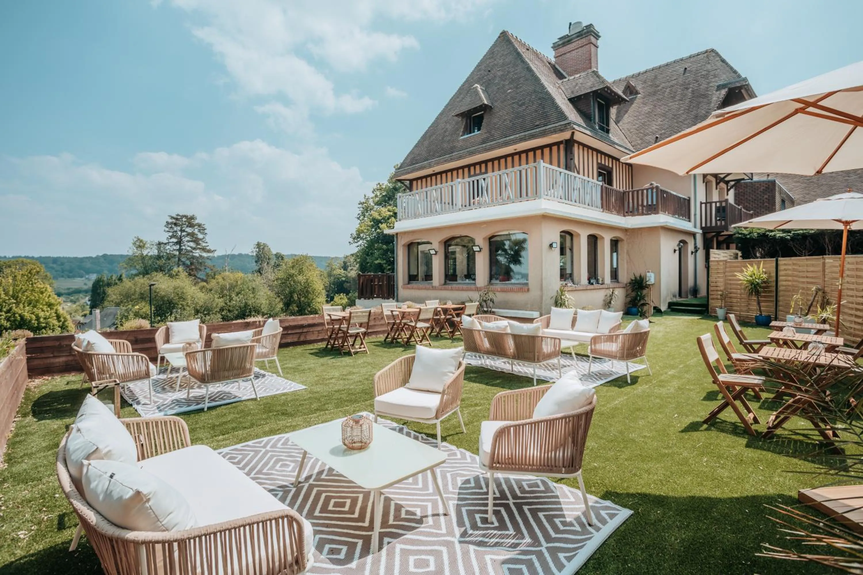 Patio in Hôtel Le Romantica