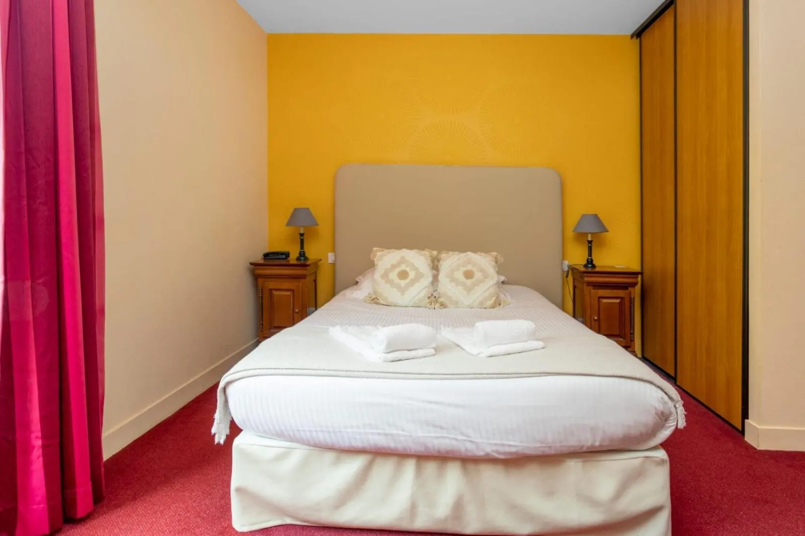 Bed in Hôtel Le Romantica