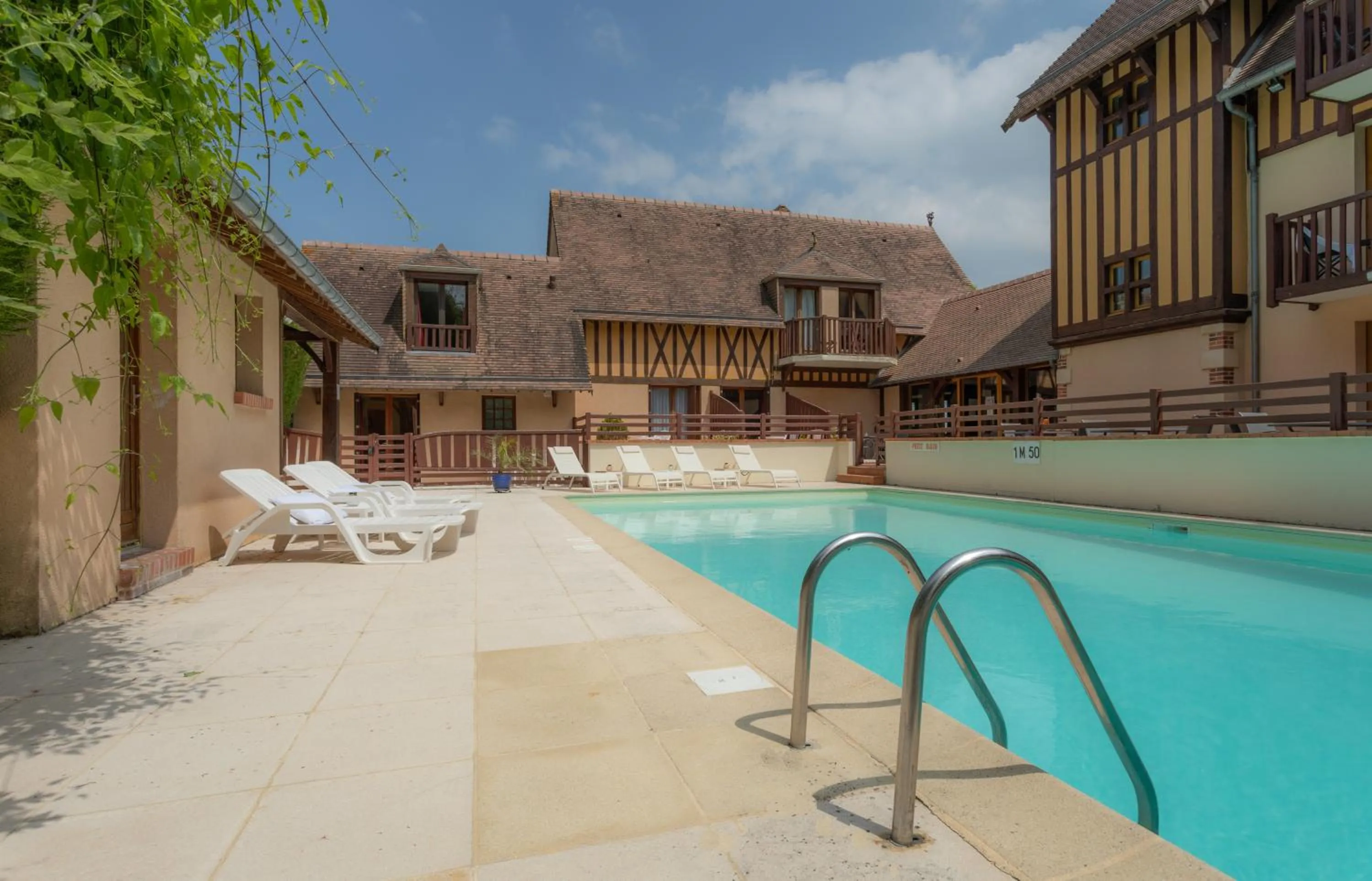 Swimming pool in Hôtel Le Romantica