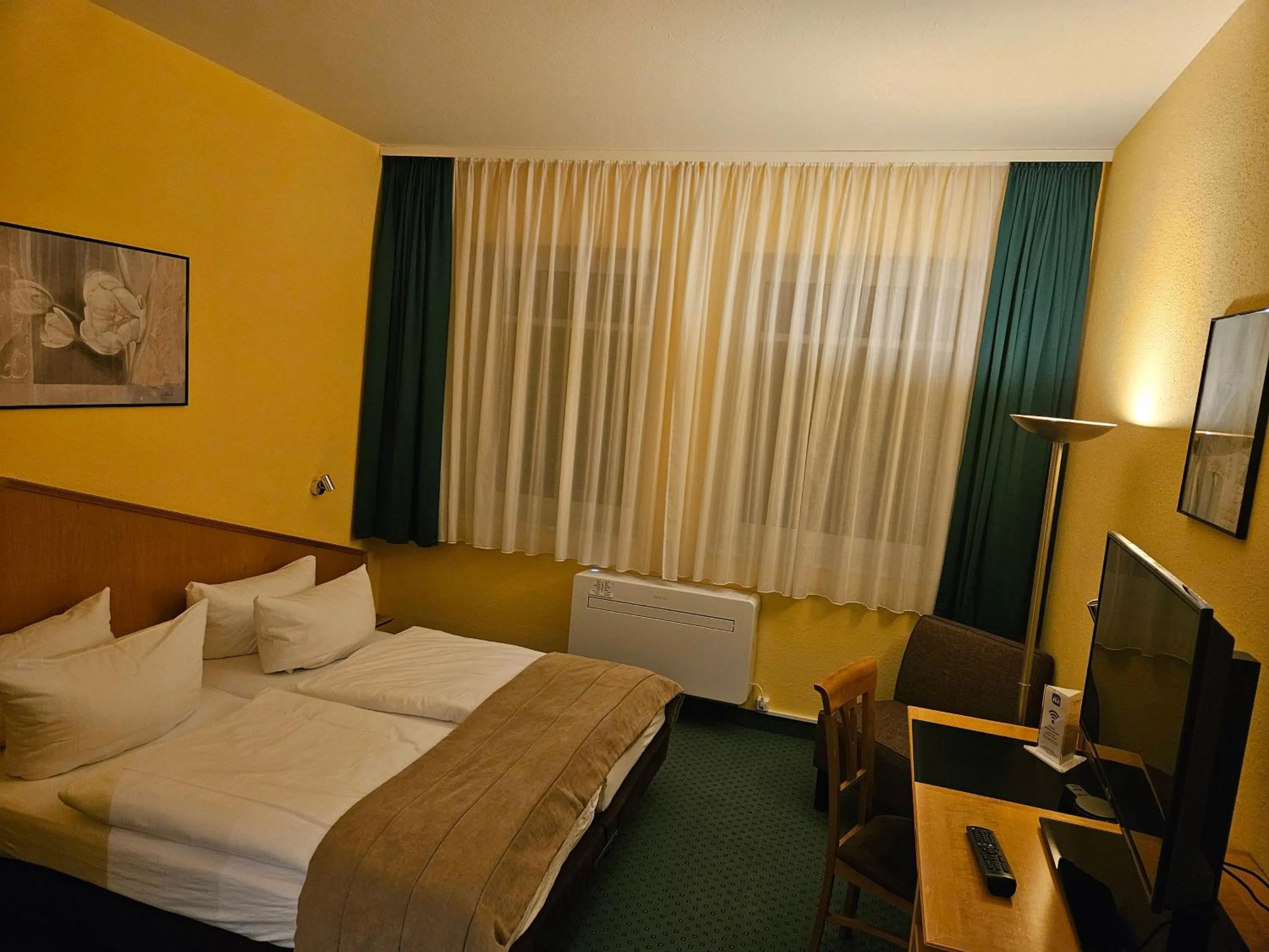 Photo of the whole room, Bed in Hotel A2