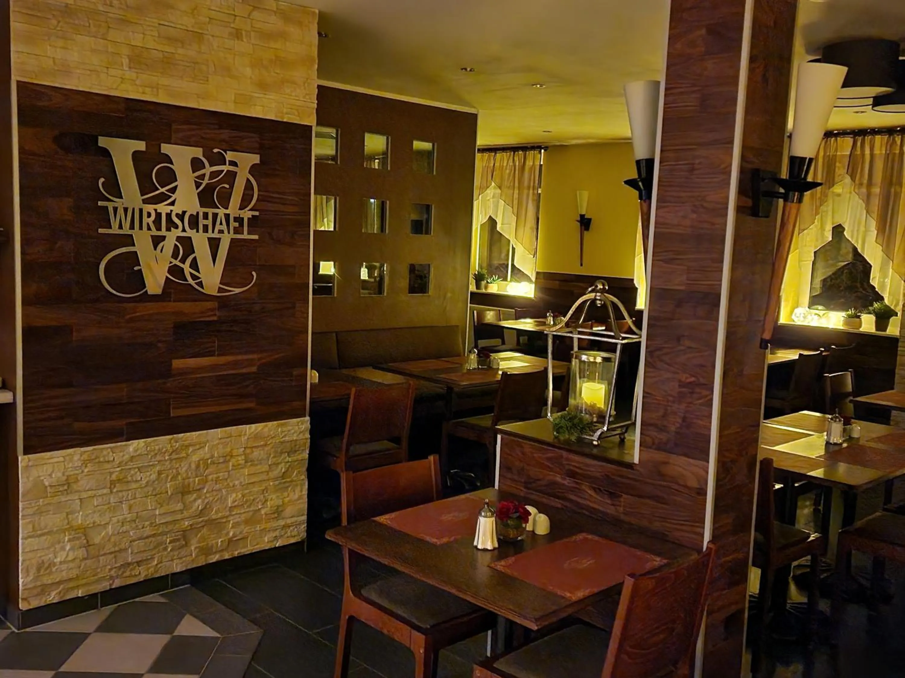 Restaurant/places to eat in Hotel A2