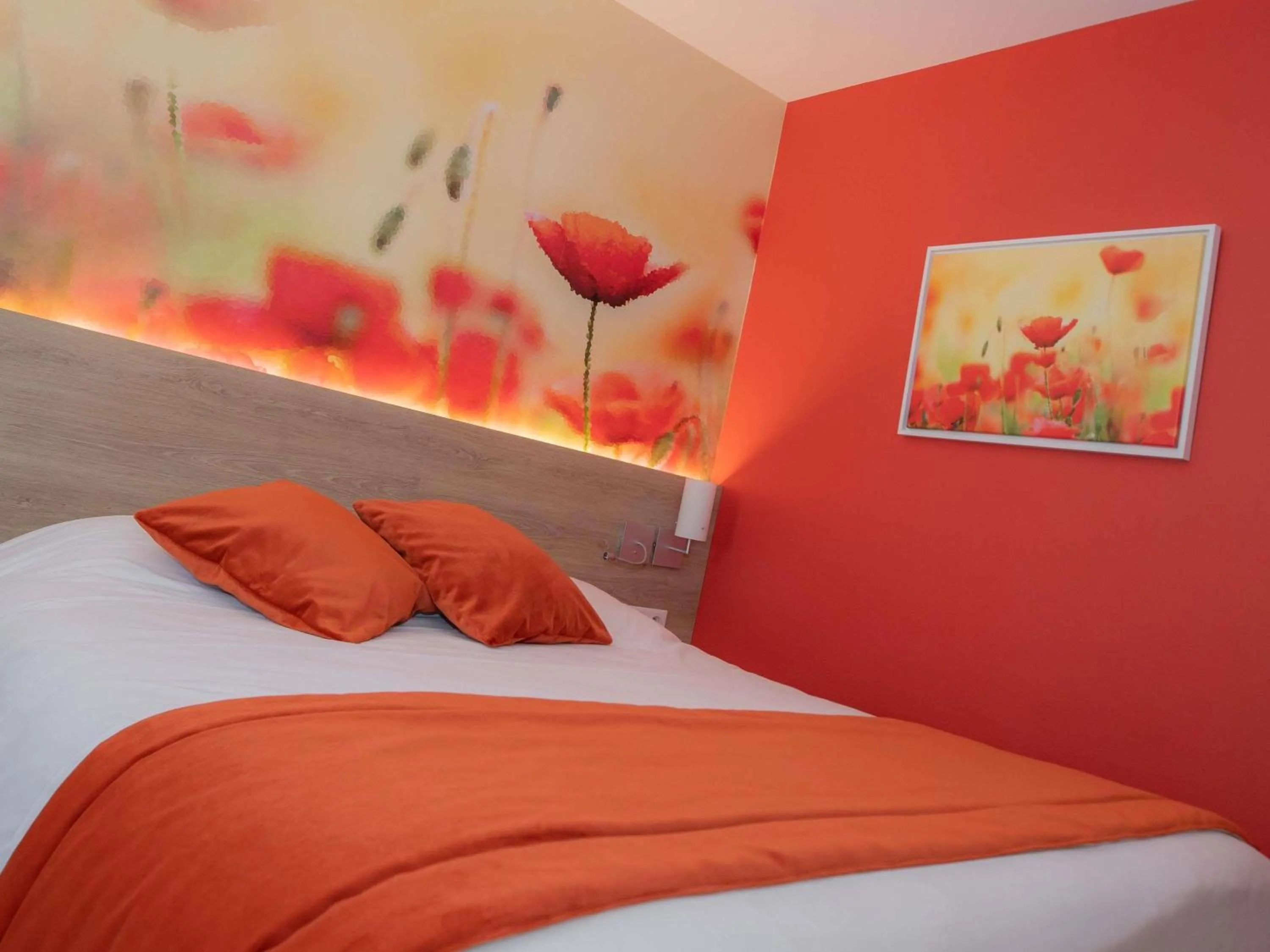 Bedroom, Bed in Mercure Trouville Sur Mer