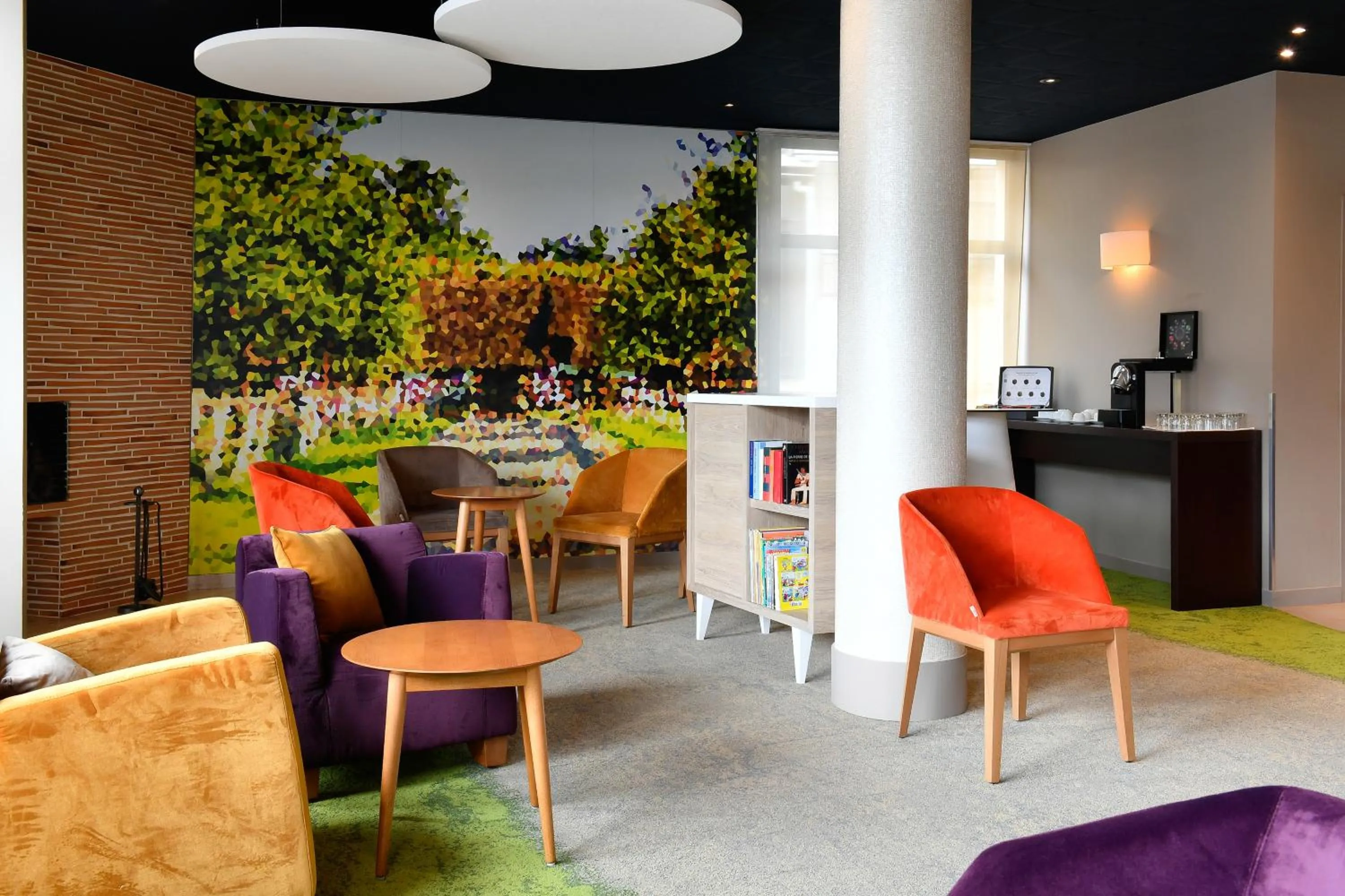 Lounge or bar in Mercure Trouville Sur Mer