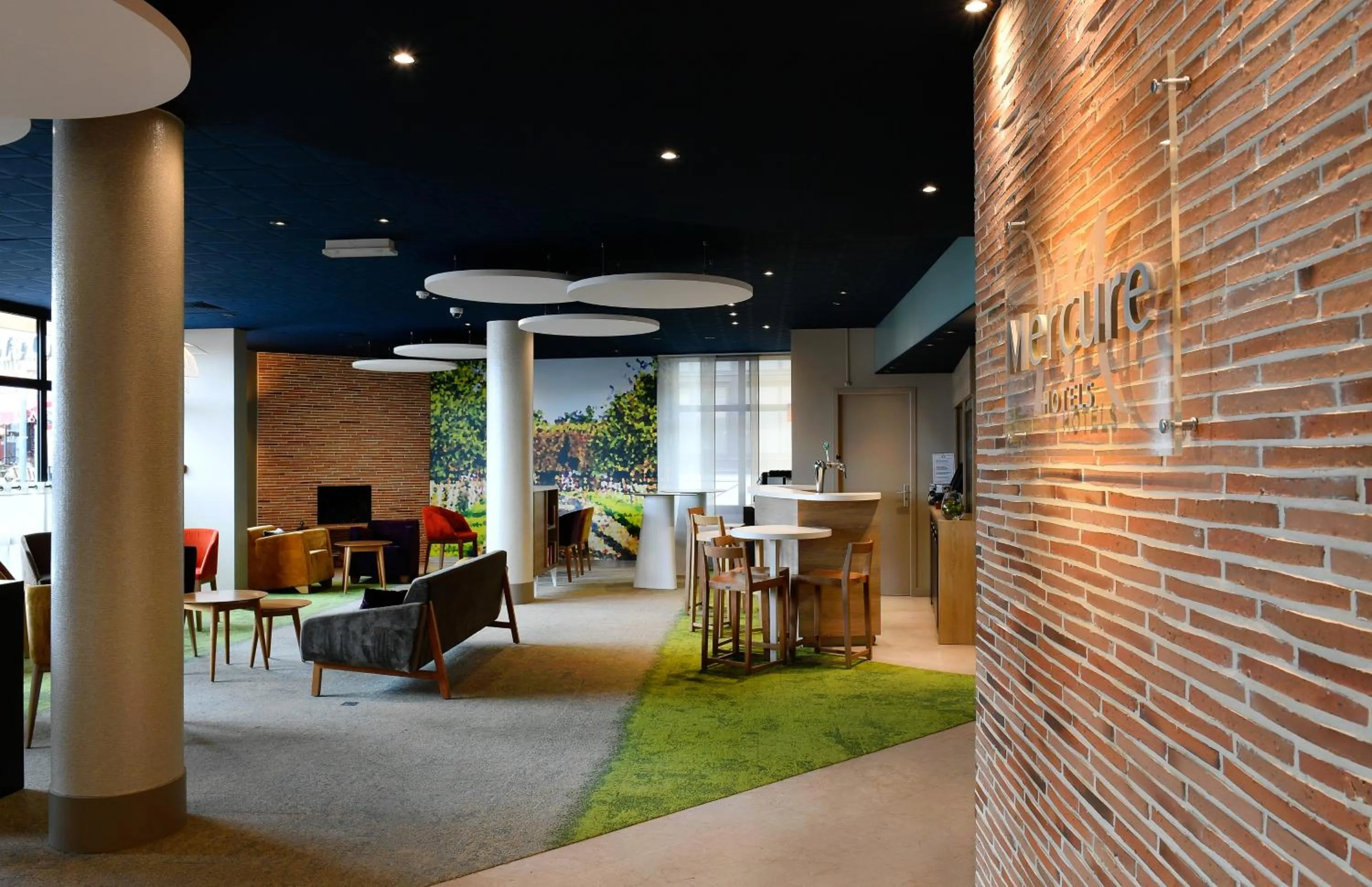 Lounge or bar in Mercure Trouville Sur Mer