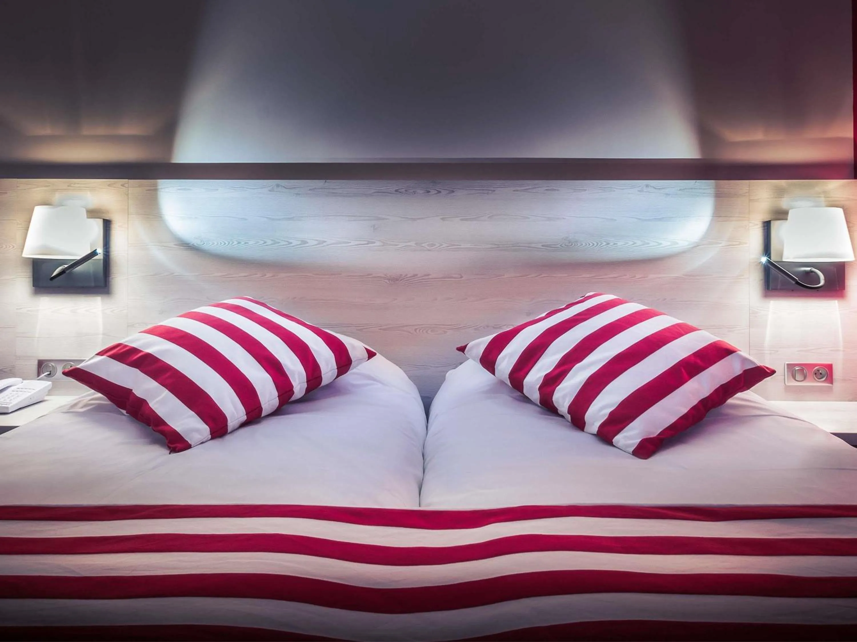 Bedroom, Bed in Mercure Trouville Sur Mer