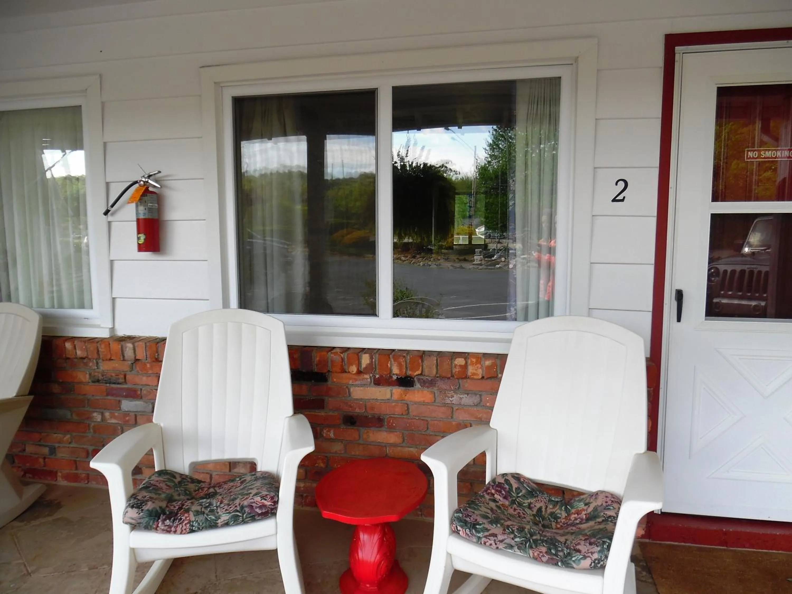 Property building in Laurel Park Inn