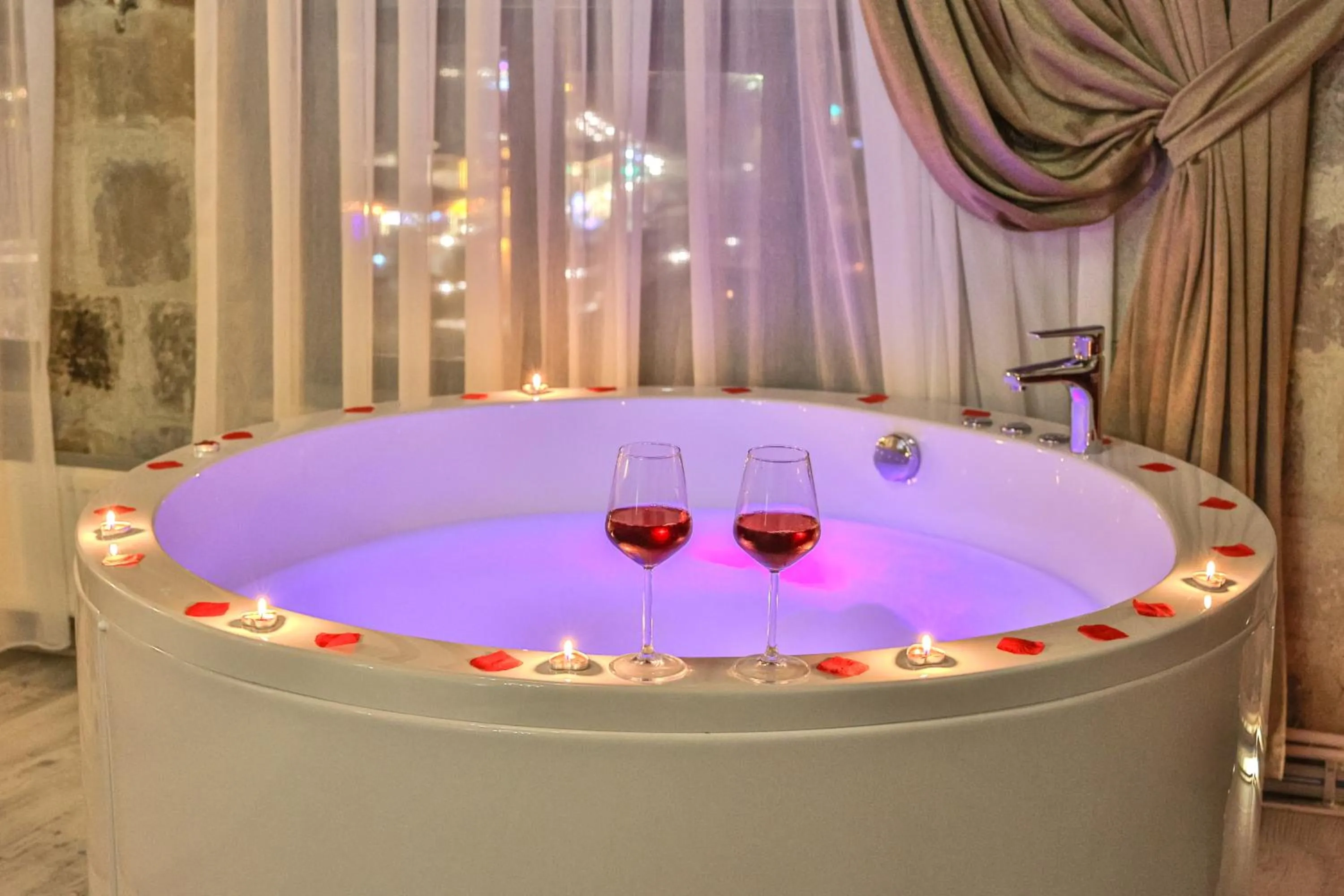 Hot Tub in Bedrock Cave Hotel