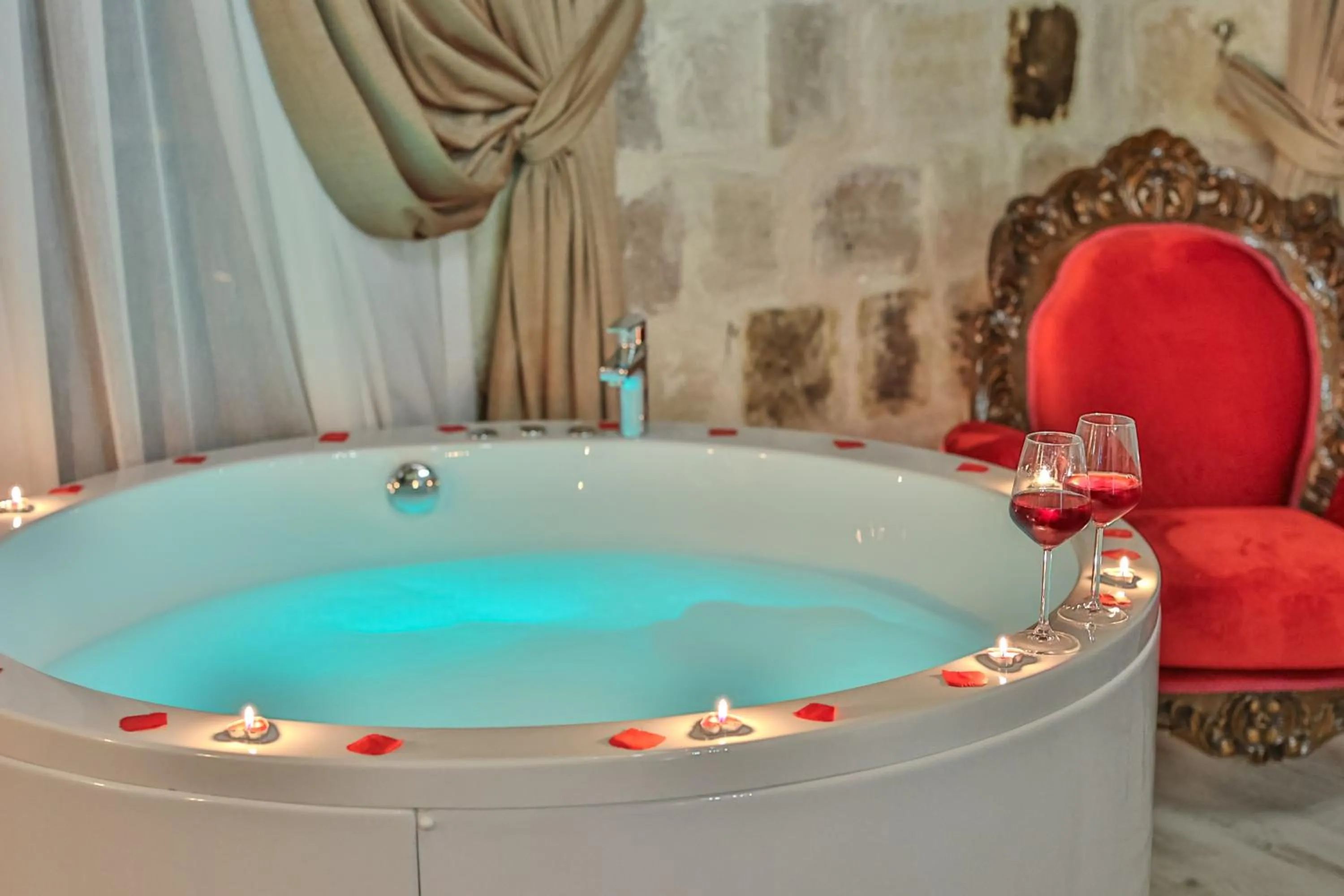 Hot Tub in Bedrock Cave Hotel