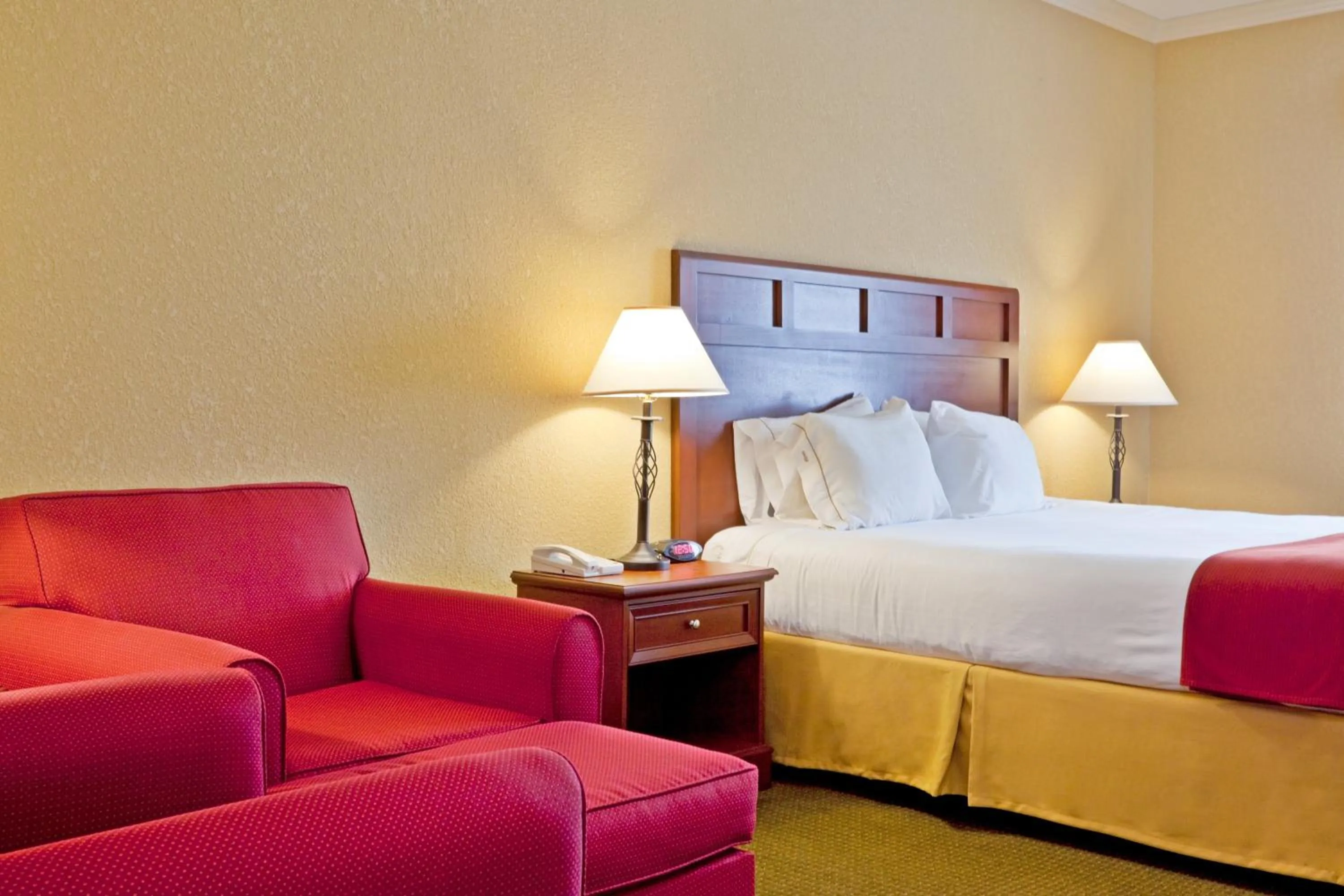 Photo of the whole room, Bed in Holiday Inn Express of Salado-Belton by IHG