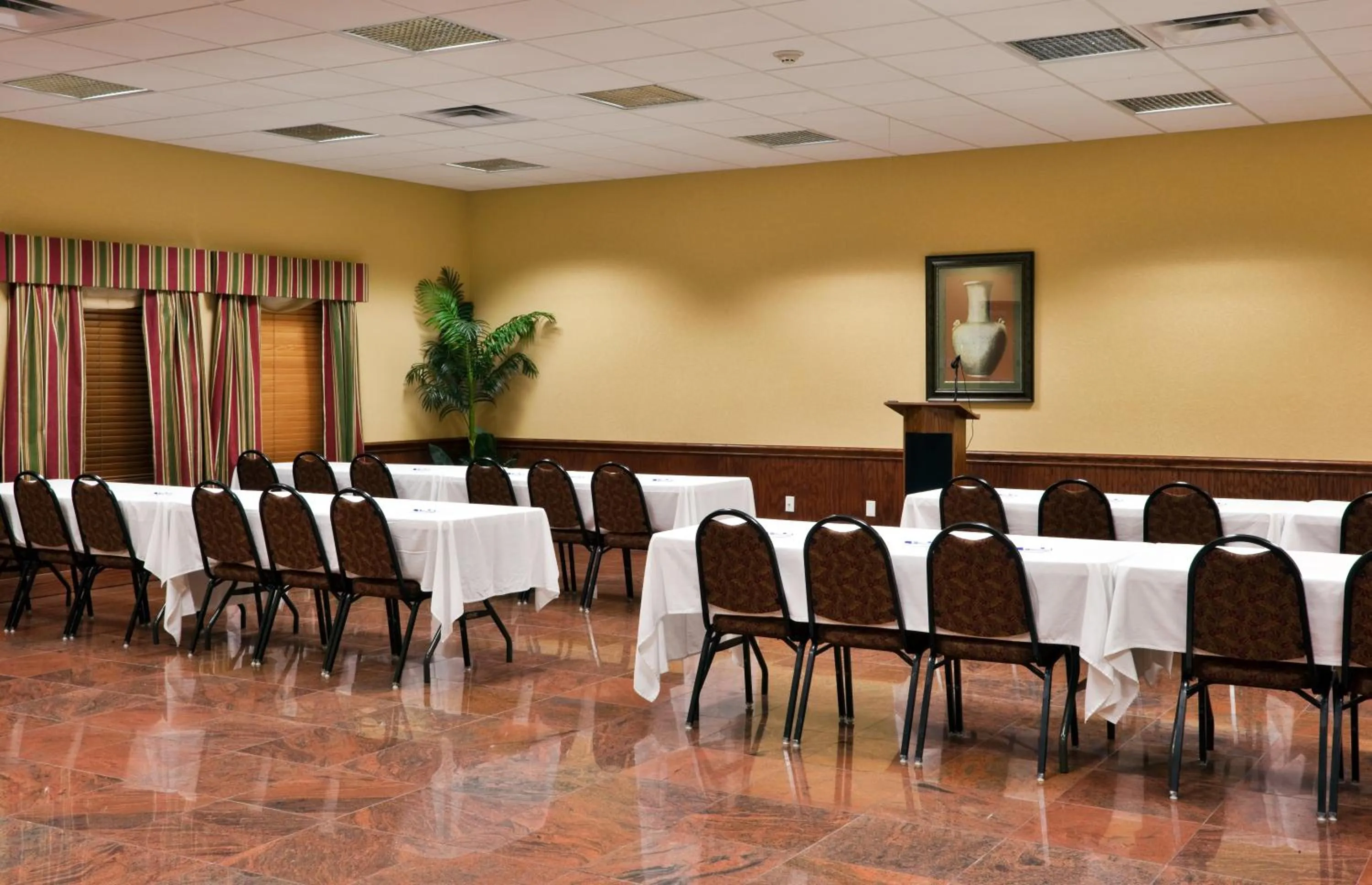 Meeting/conference room in Holiday Inn Express of Salado-Belton by IHG
