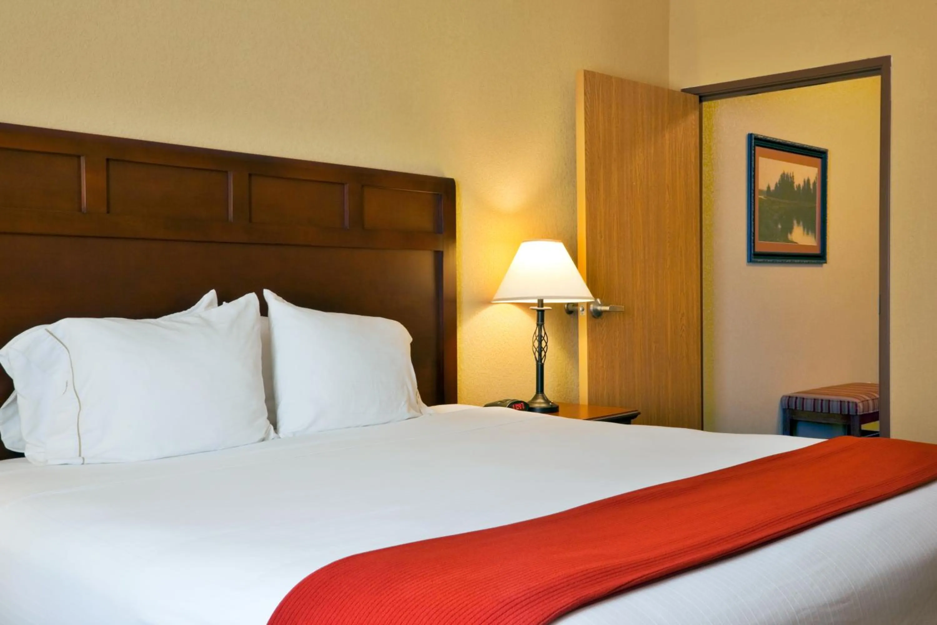 Bedroom, Bed in Holiday Inn Express of Salado-Belton by IHG