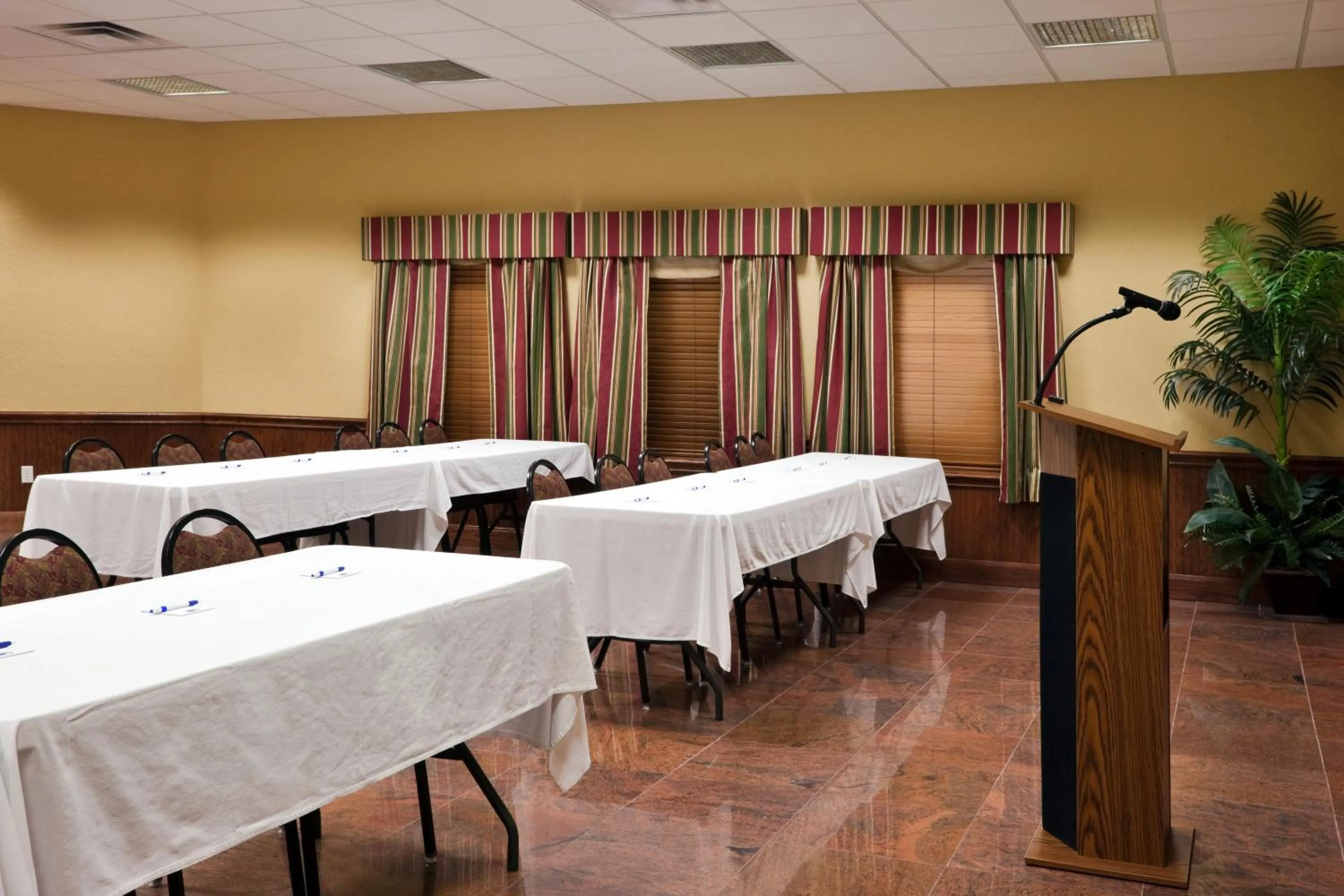 Meeting/conference room in Holiday Inn Express of Salado-Belton by IHG