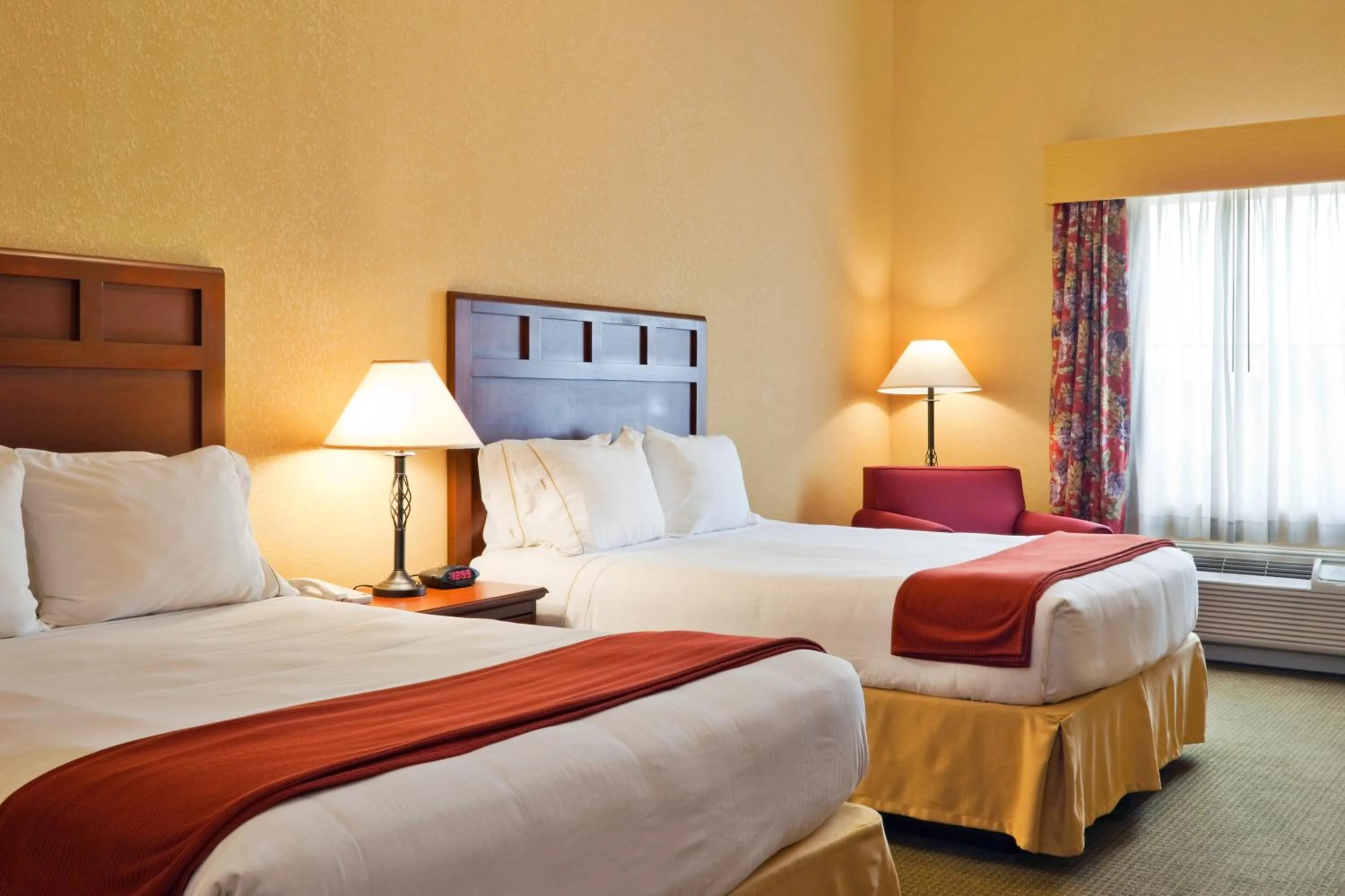Photo of the whole room, Bed in Holiday Inn Express of Salado-Belton by IHG
