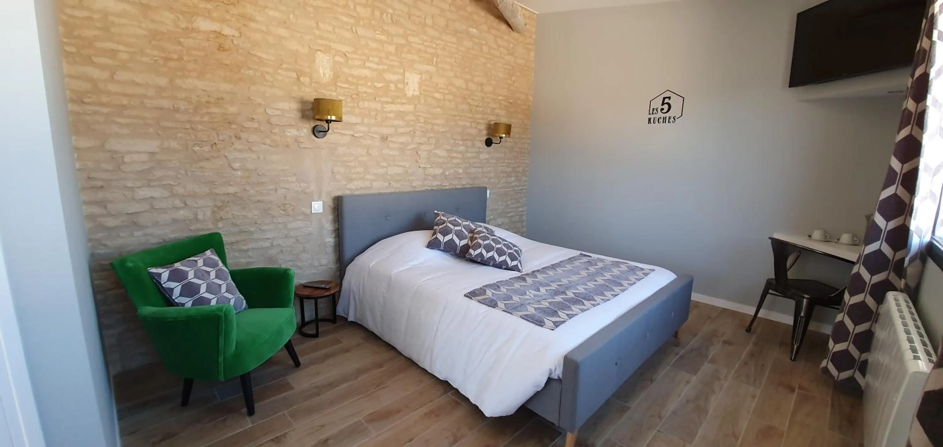 Bed in Hotel restaurant La Pêcherie - Le manoir d'à coté - Les 5 ruches -Logis hôtels