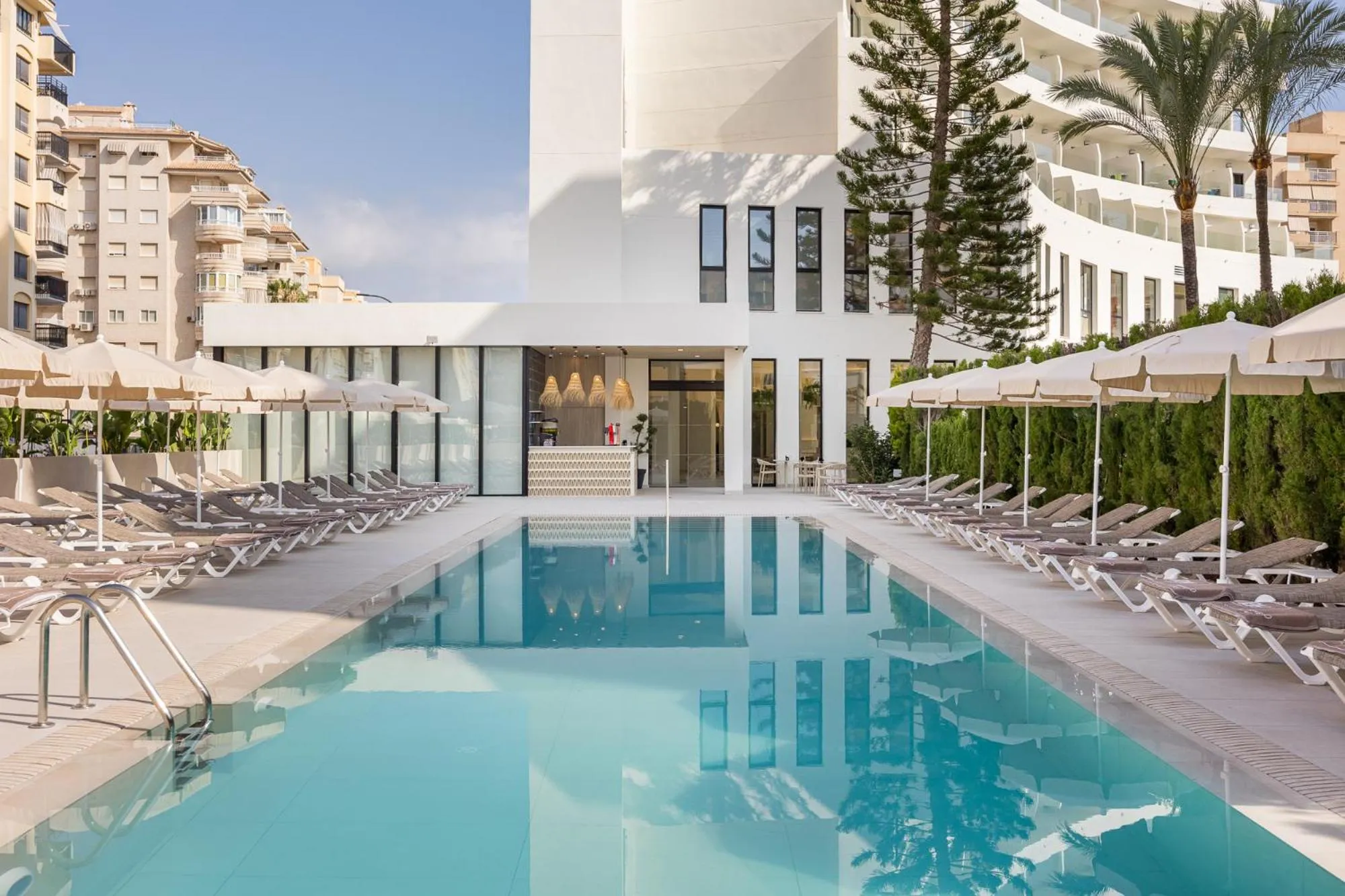 Swimming pool in Hotel RH Arena - Todo Incluido