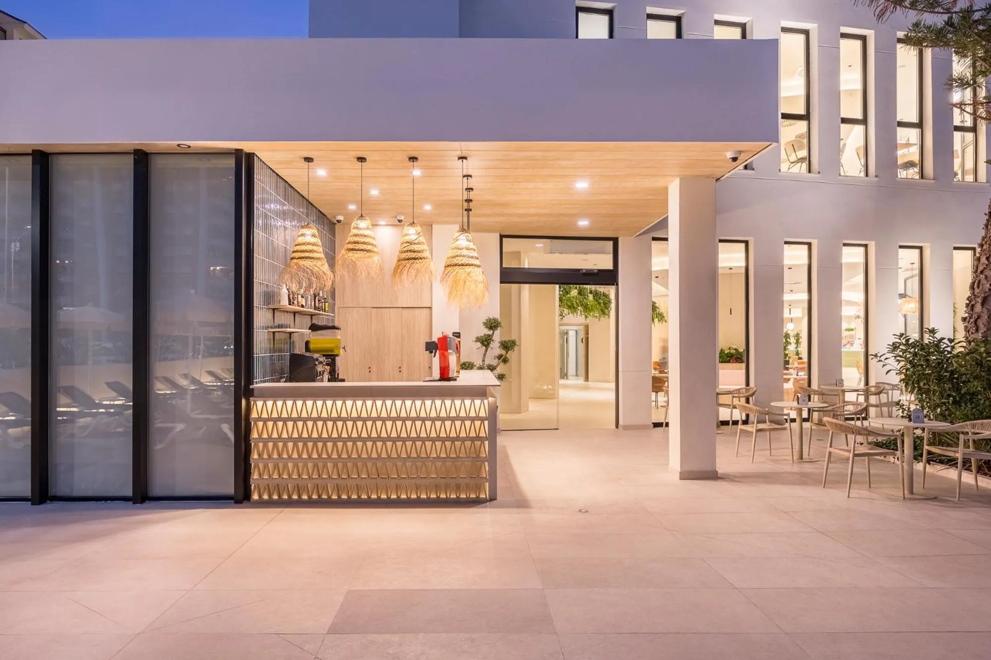 Lounge or bar in Hotel RH Arena - Todo Incluido