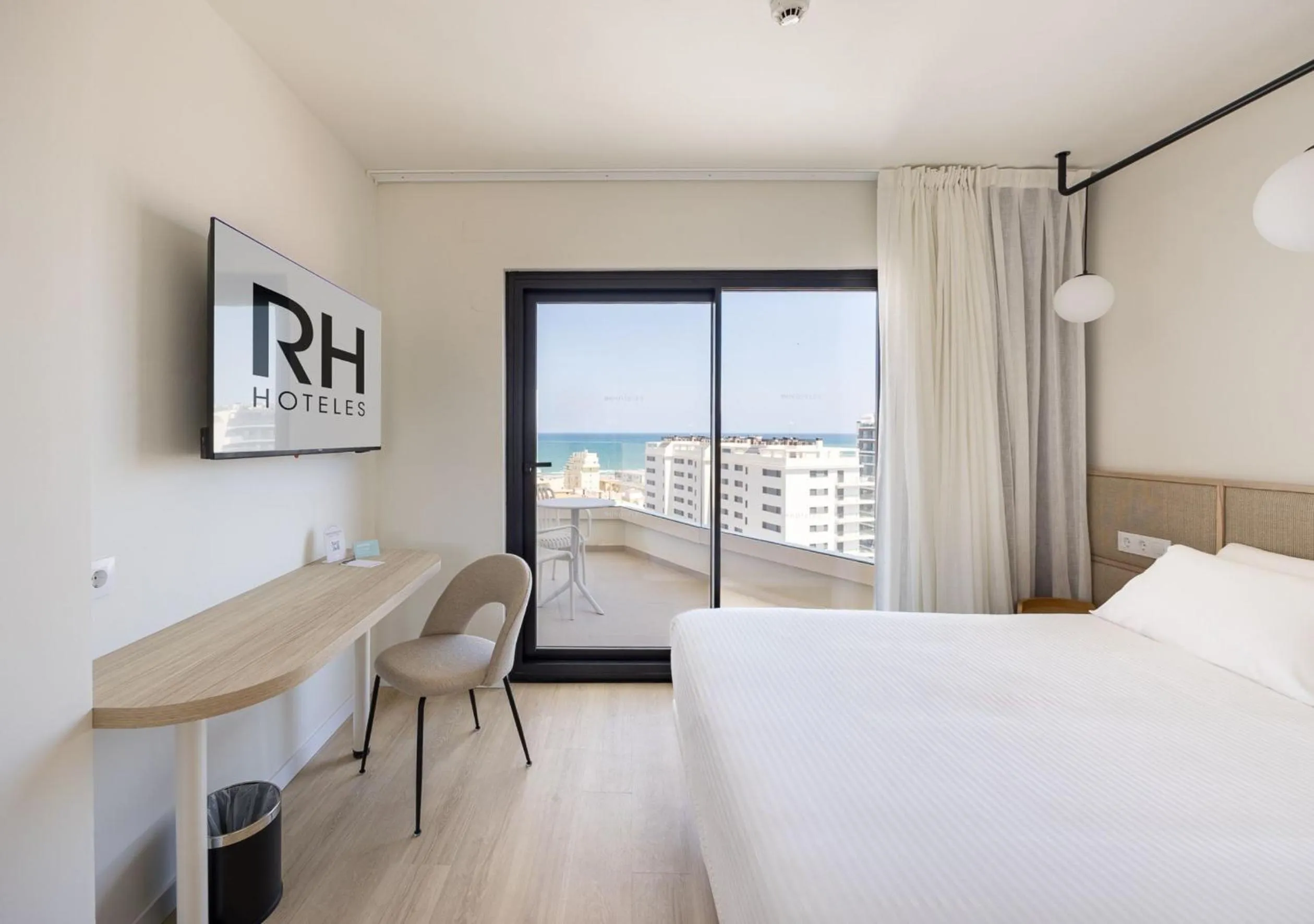 Bedroom, Bed in Hotel RH Arena - Todo Incluido