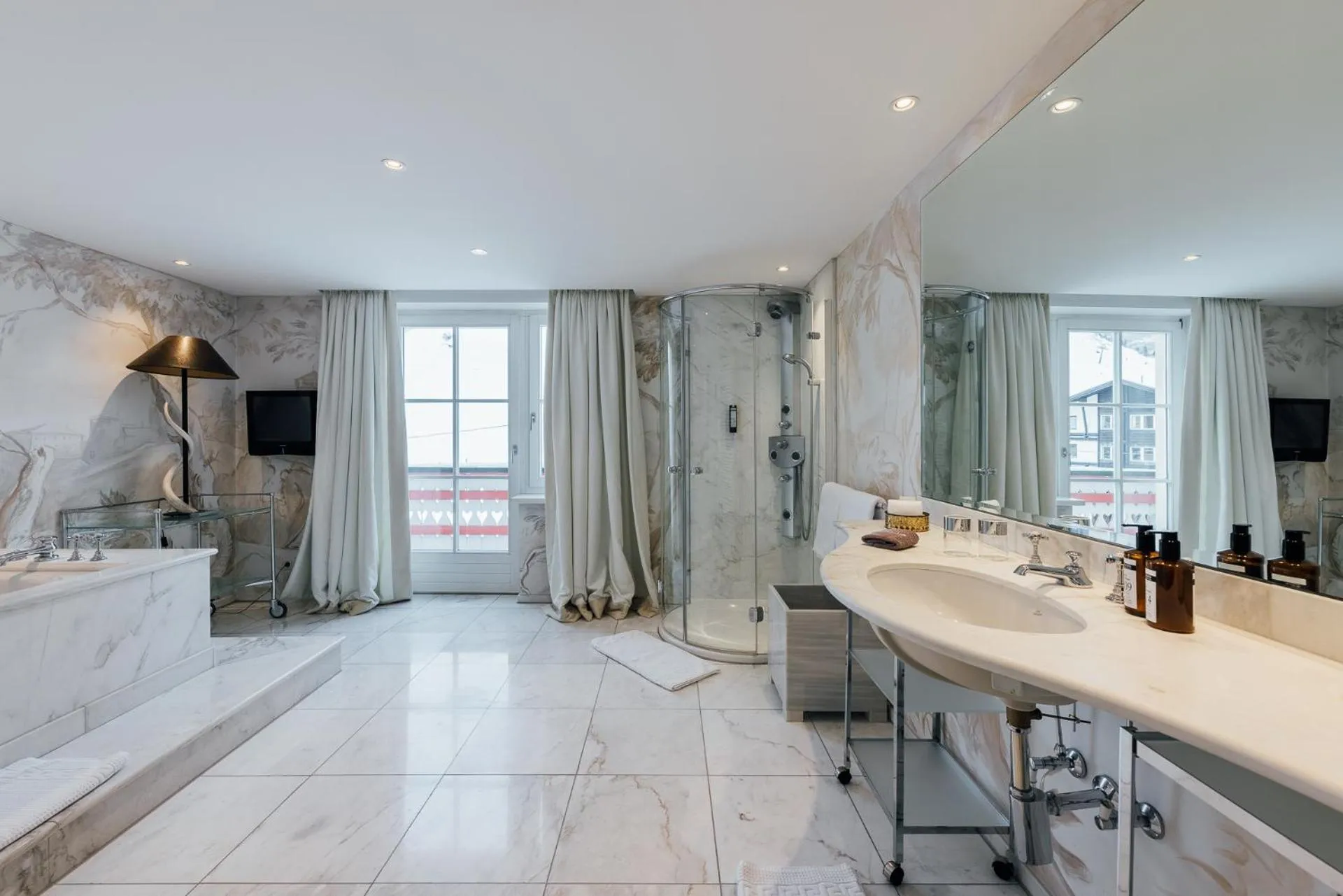 Bathroom in Hotel Edelweiss