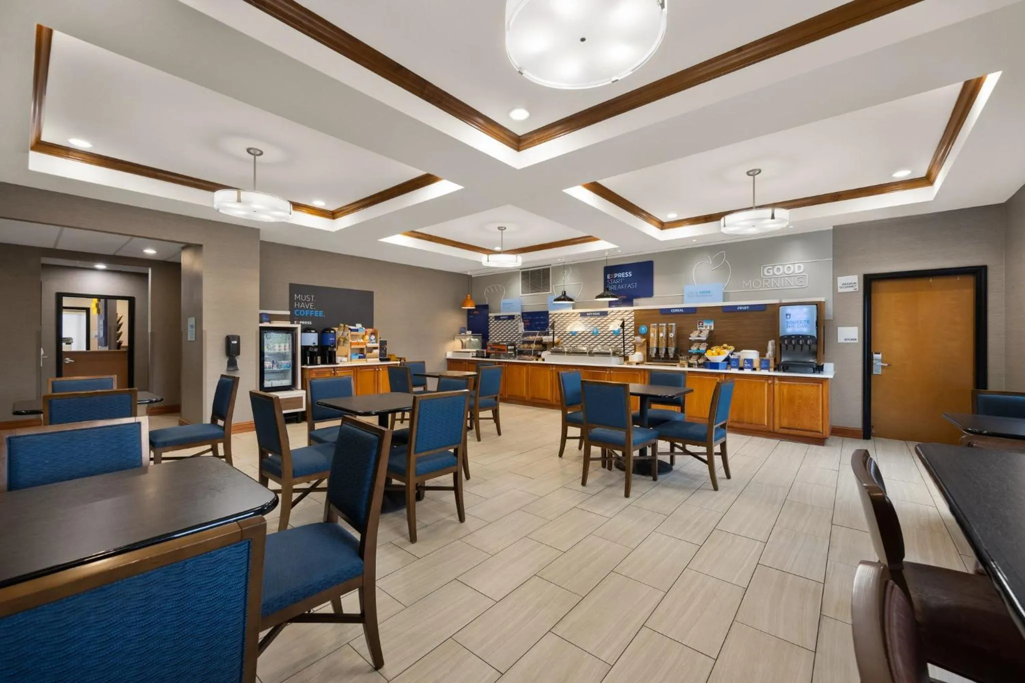 Breakfast in Holiday Inn Express Hotel & Suites Limon I-70/Exit 359 by IHG