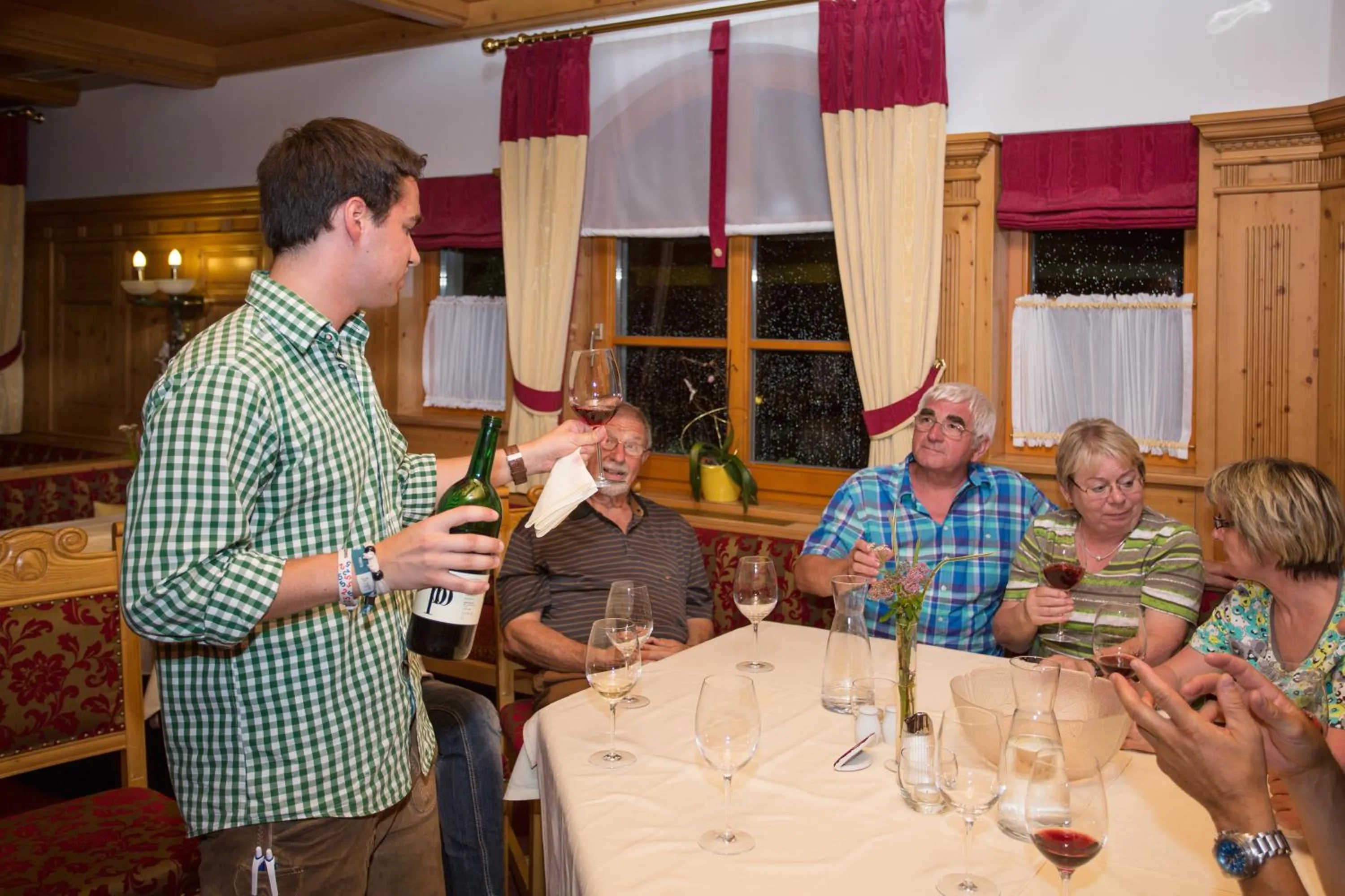 Evening entertainment in Landhotel Alpenhof Filzmoos