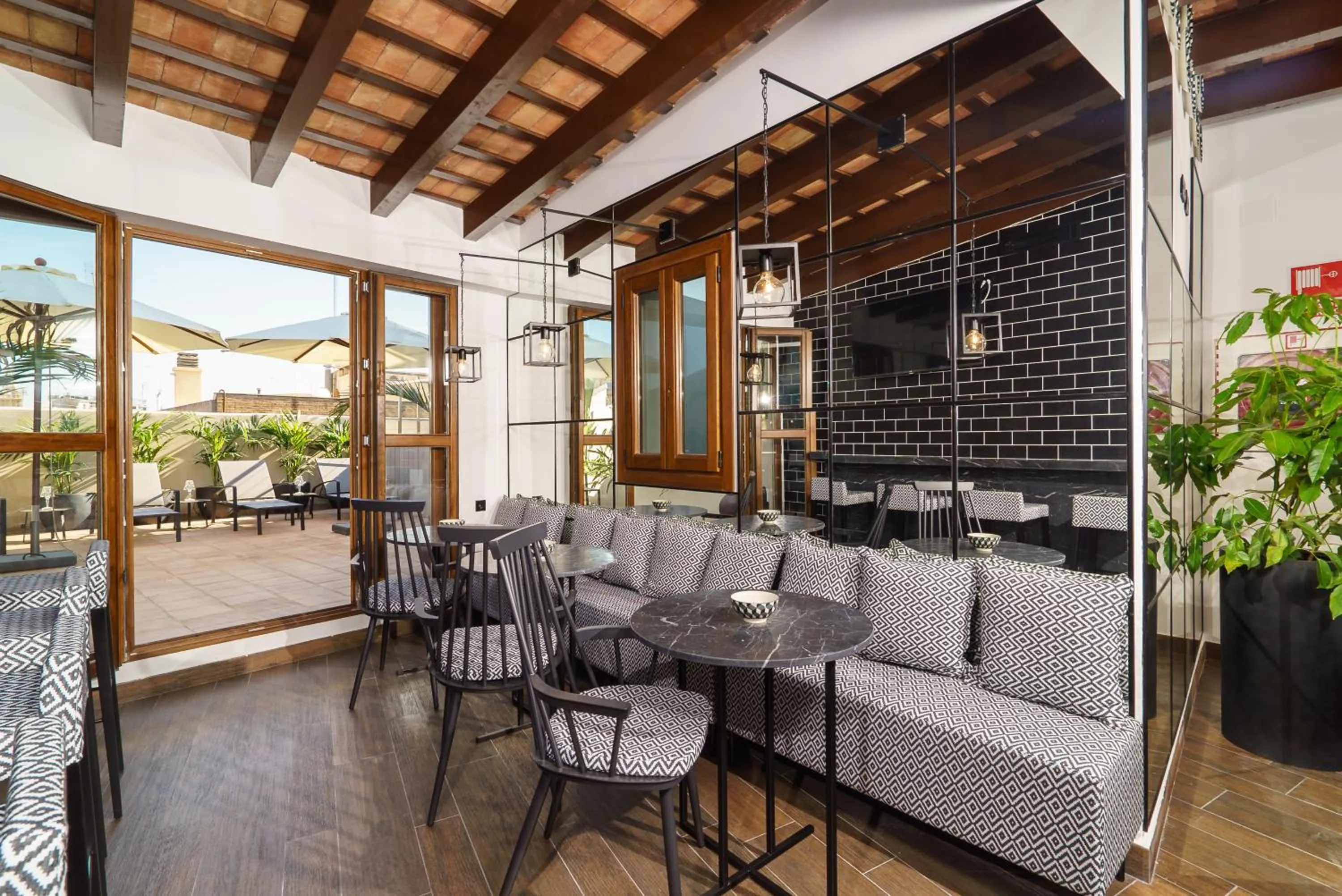 Restaurant/places to eat in The Valentia Cabillers