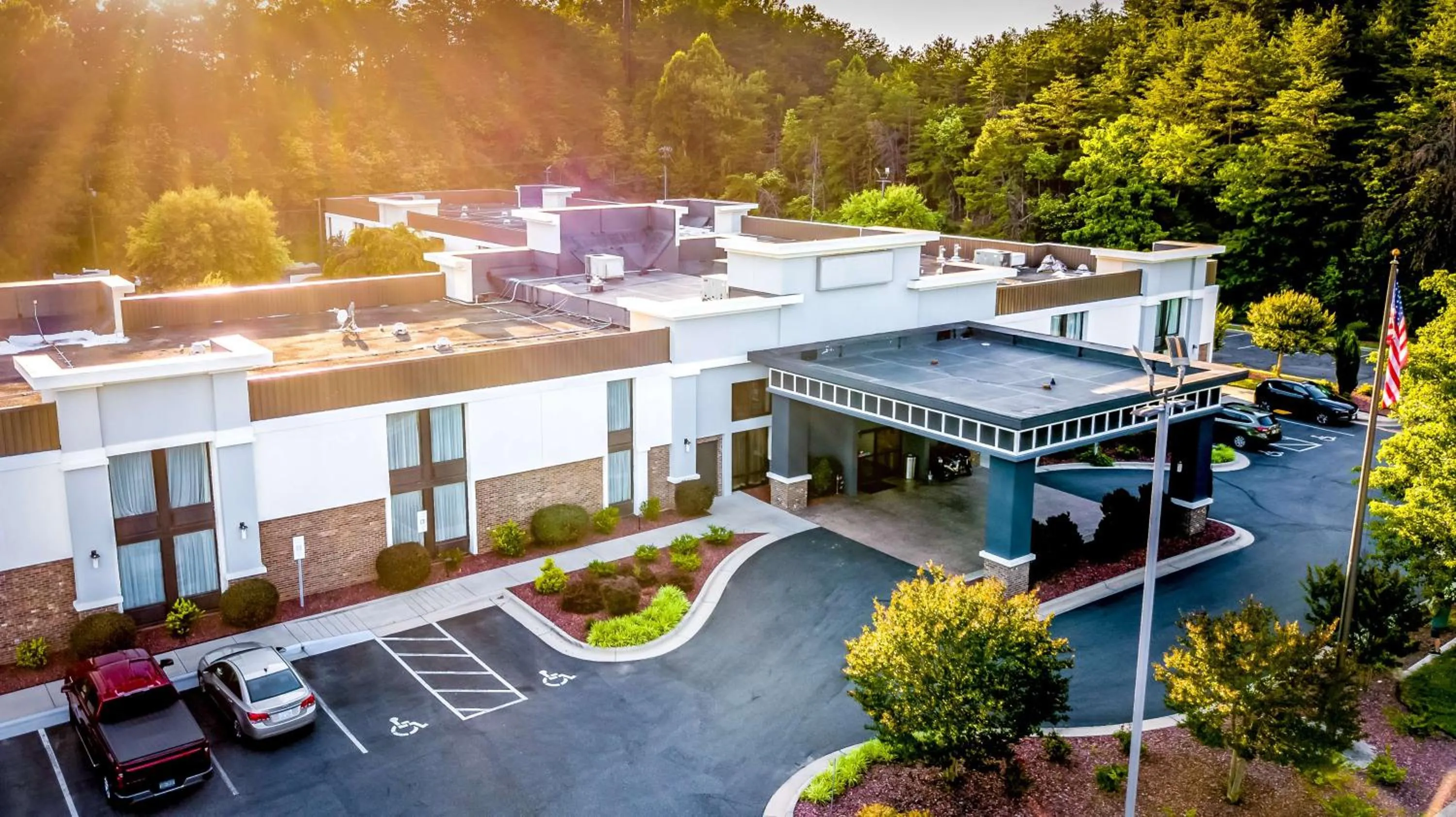 Property building in Best Western Plus Yadkin Valley Inn & Suites