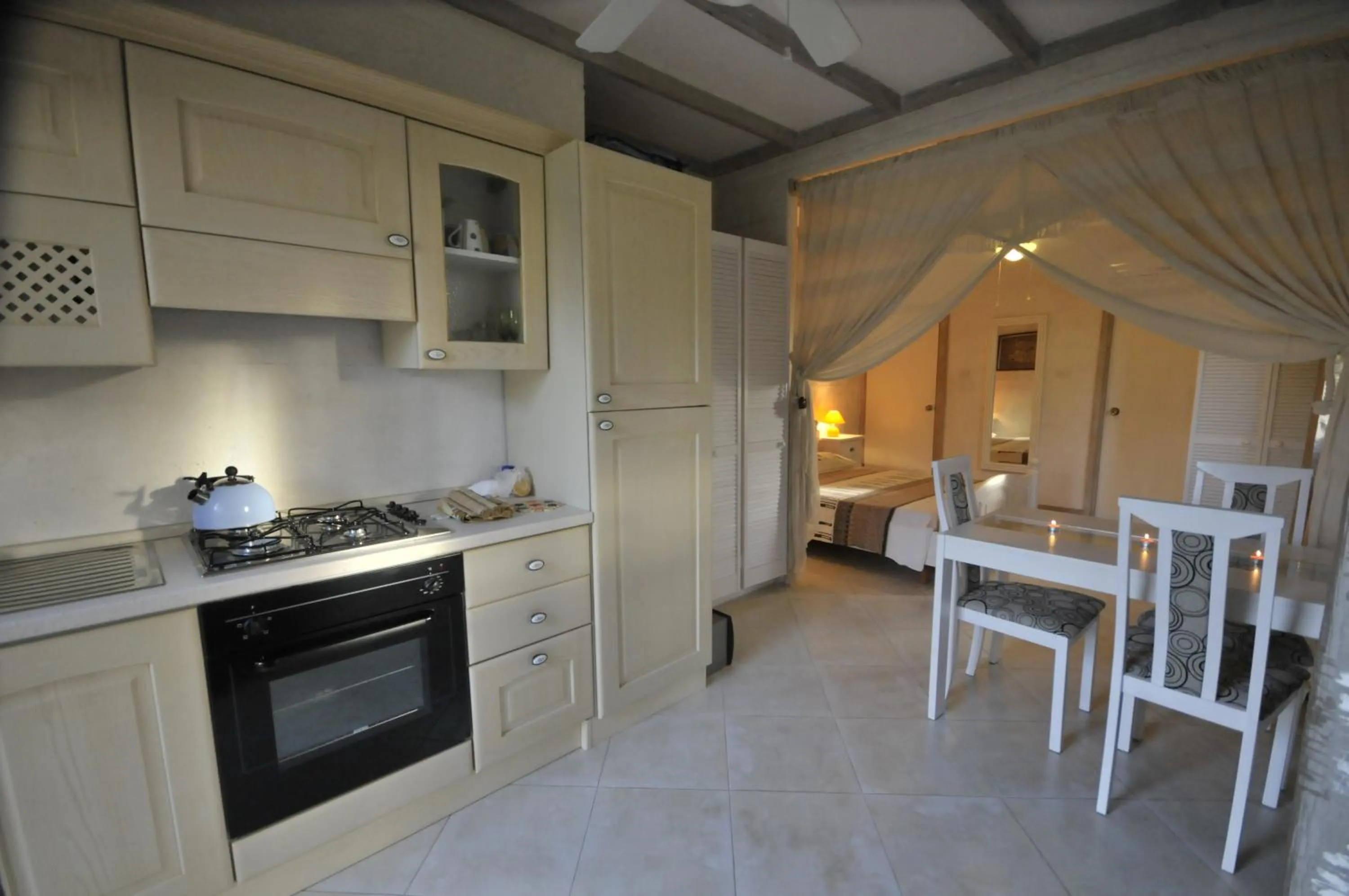 Dining area in White Coconut Studio