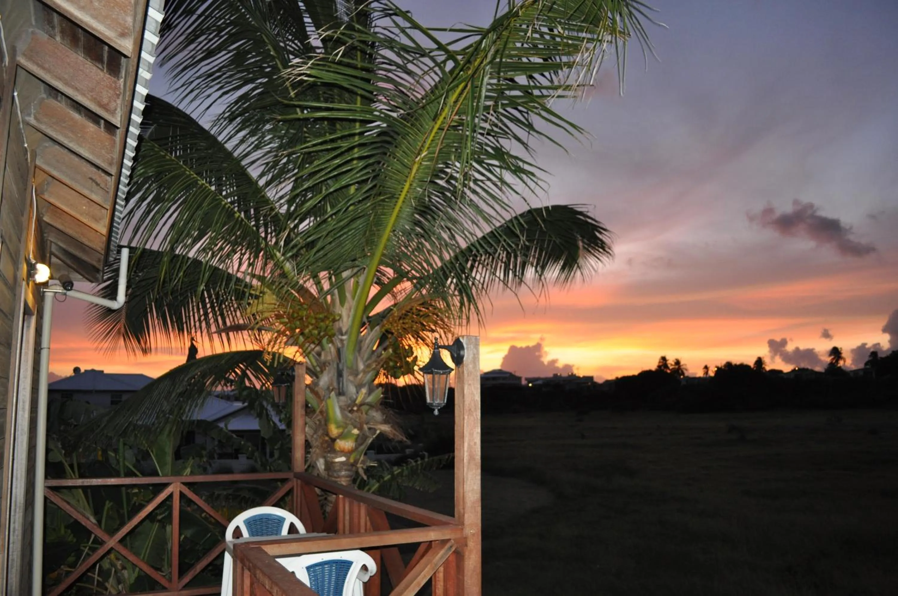 Sunset in White Coconut Studio