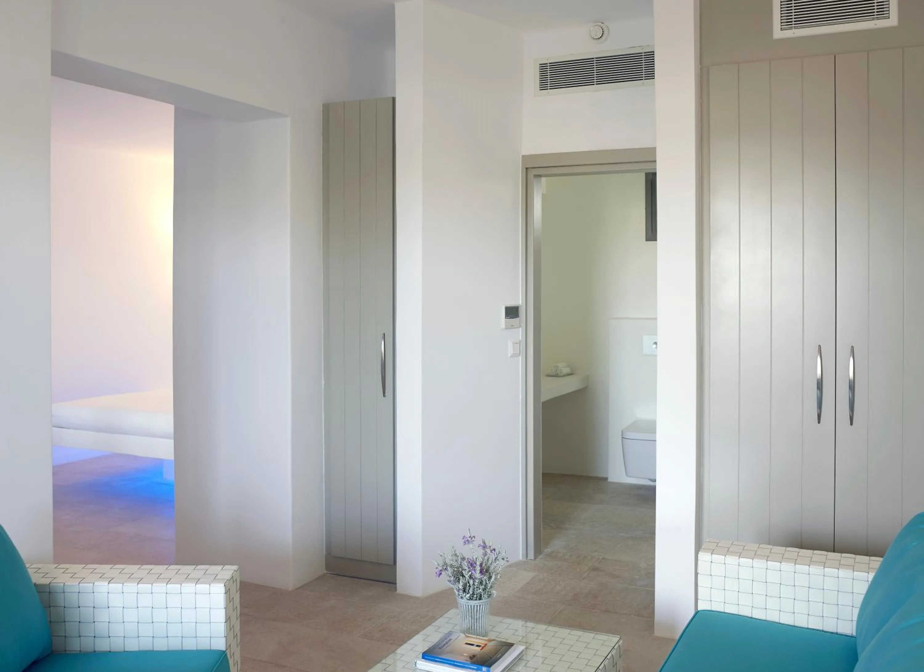 Photo of the whole room in Aurora Santorini