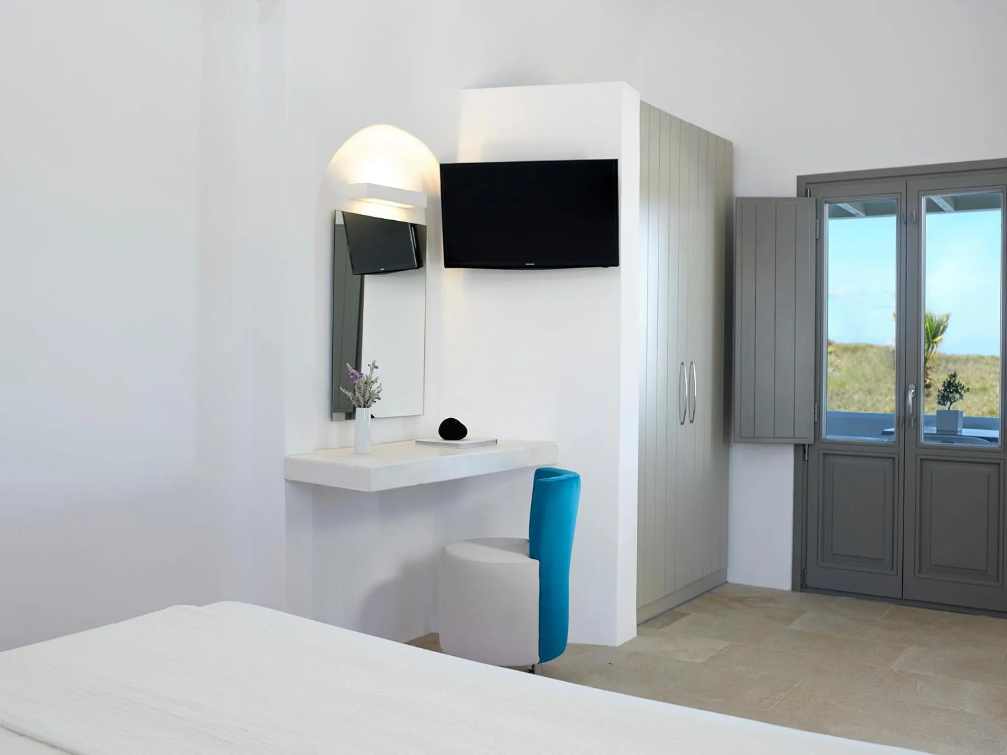 Day, Bed in Aurora Santorini