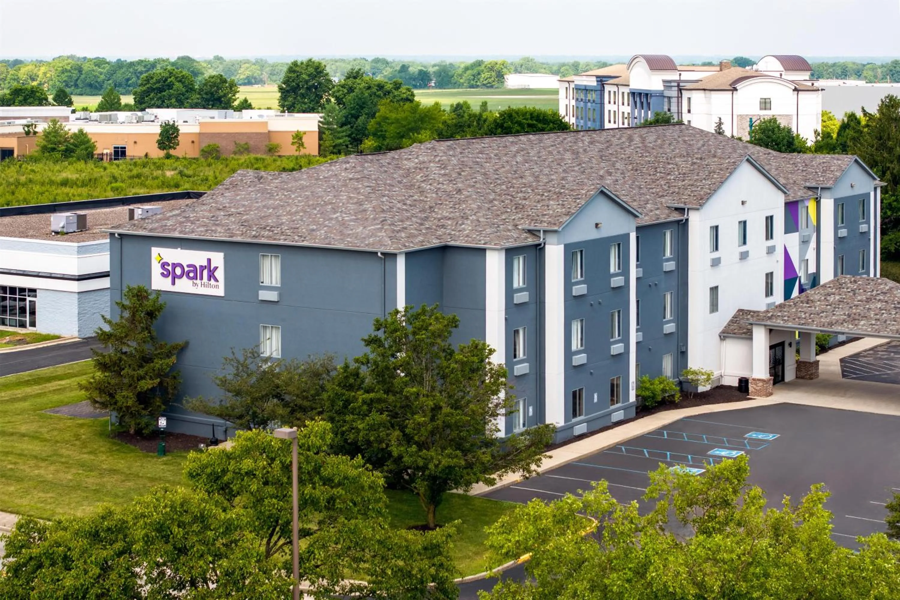 Property building in Spark by Hilton Indianapolis Northeast Fishers