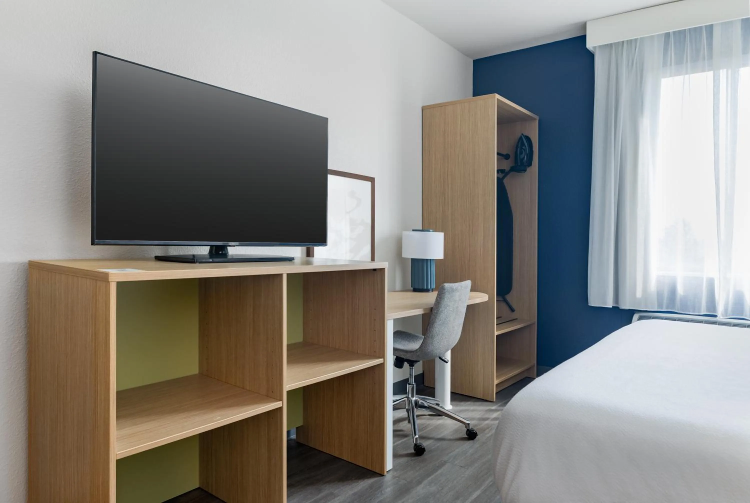 Bed in Spark by Hilton Indianapolis Northeast Fishers