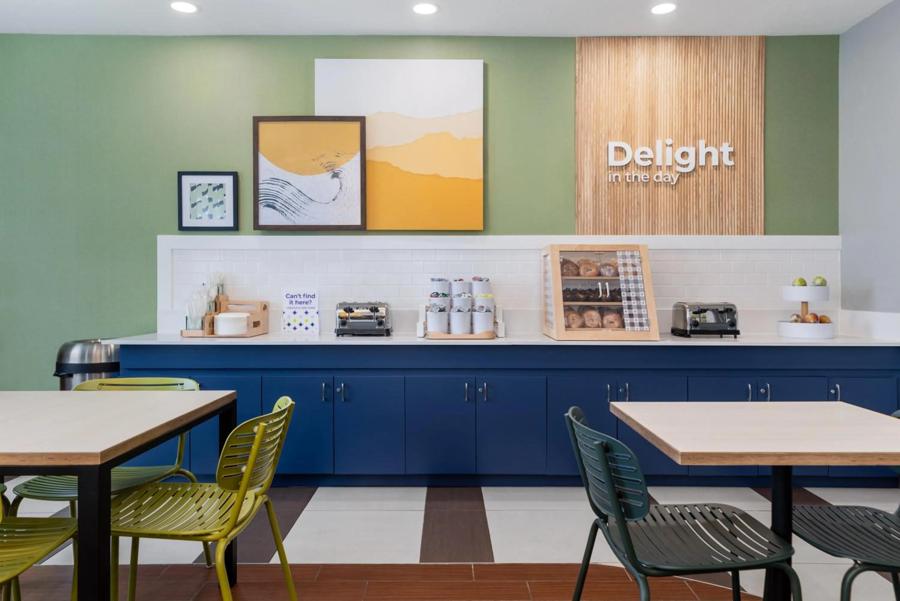 Dining area in Spark by Hilton Indianapolis Northeast Fishers