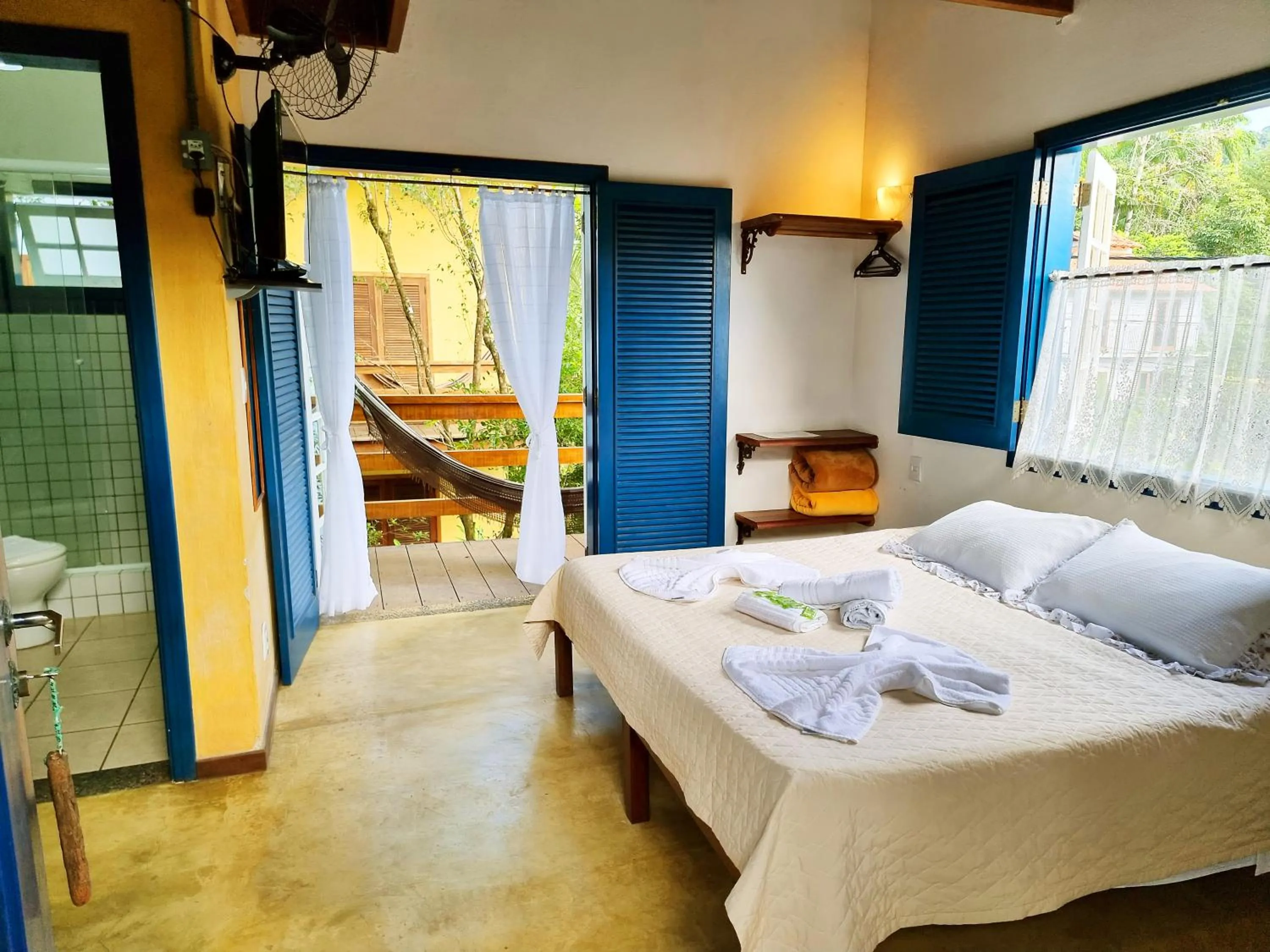 Photo of the whole room, Bed in Pousada Rumo dos Ventos