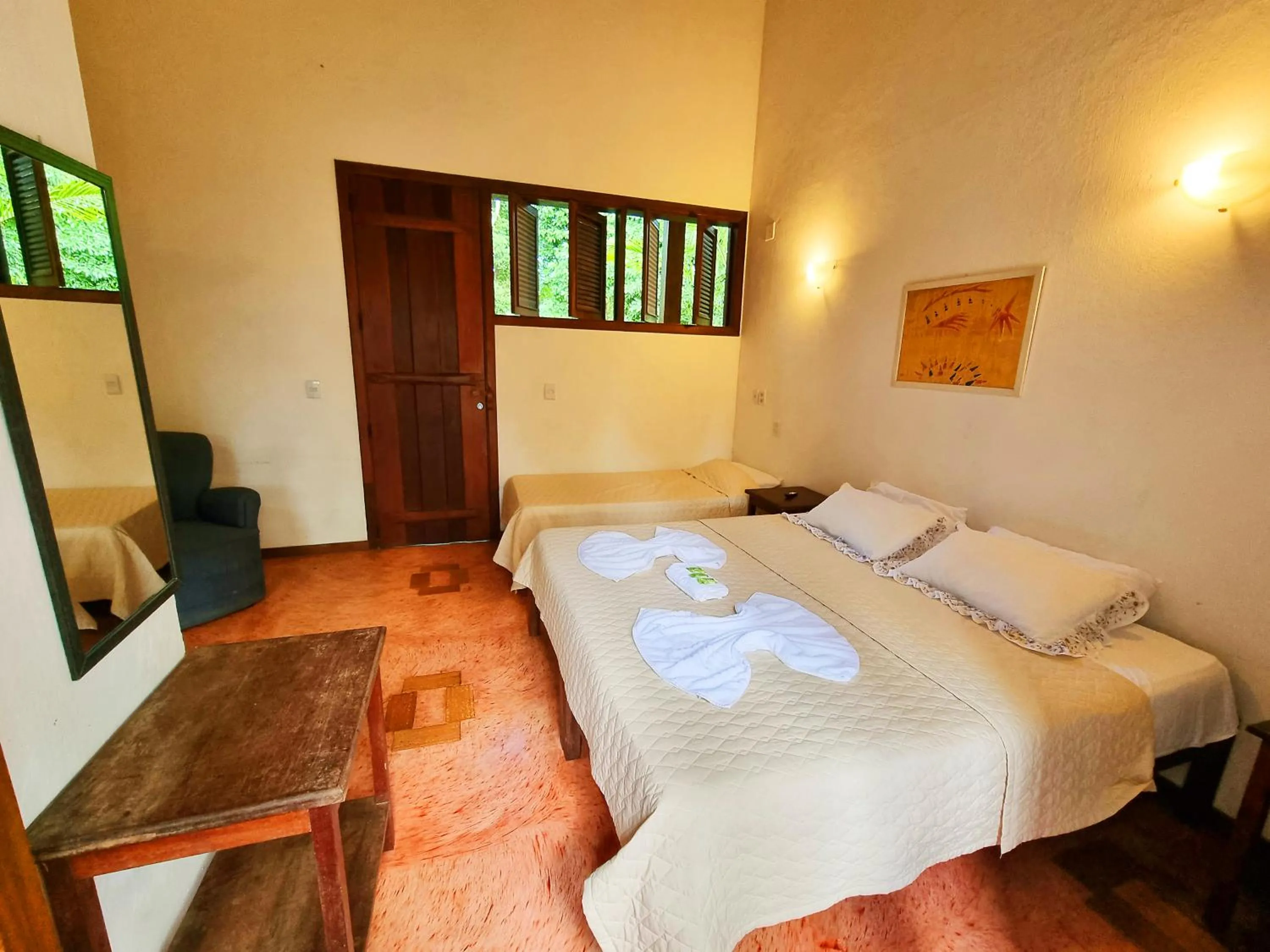 Photo of the whole room, Bed in Pousada Rumo dos Ventos