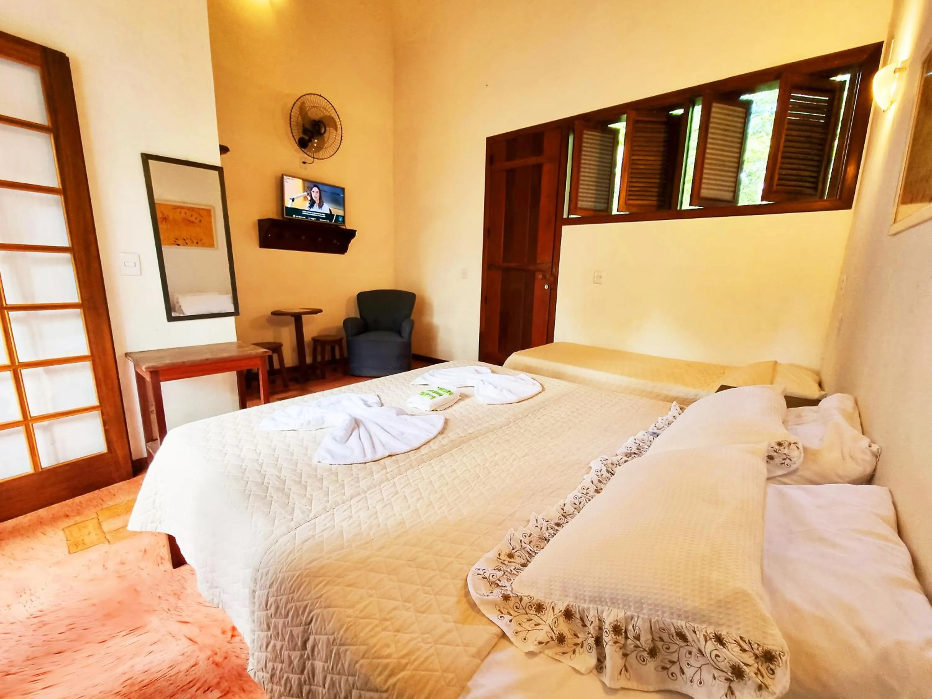 Photo of the whole room, Bed in Pousada Rumo dos Ventos