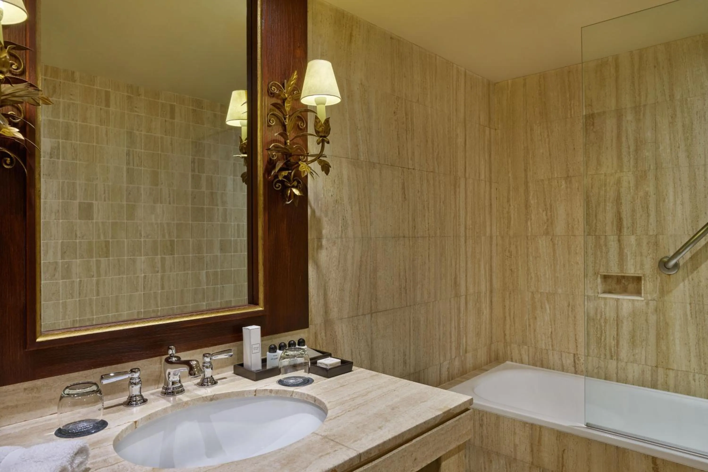 Bathroom in Palacio del Inka, a Luxury Collection Hotel, Cusco