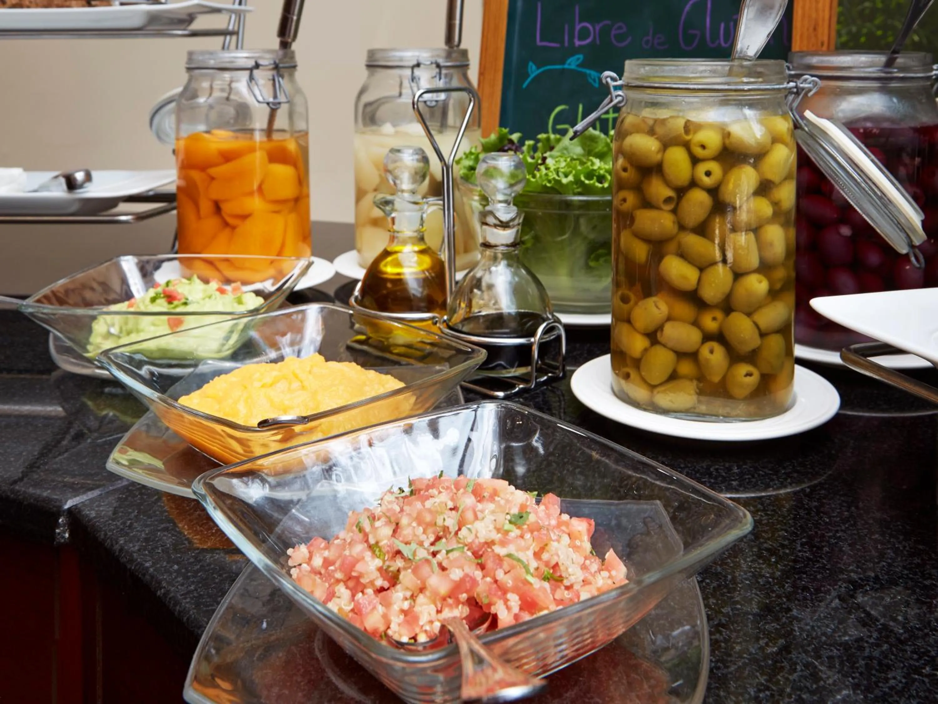 Restaurant/places to eat in BTH Hotel Lima Golf