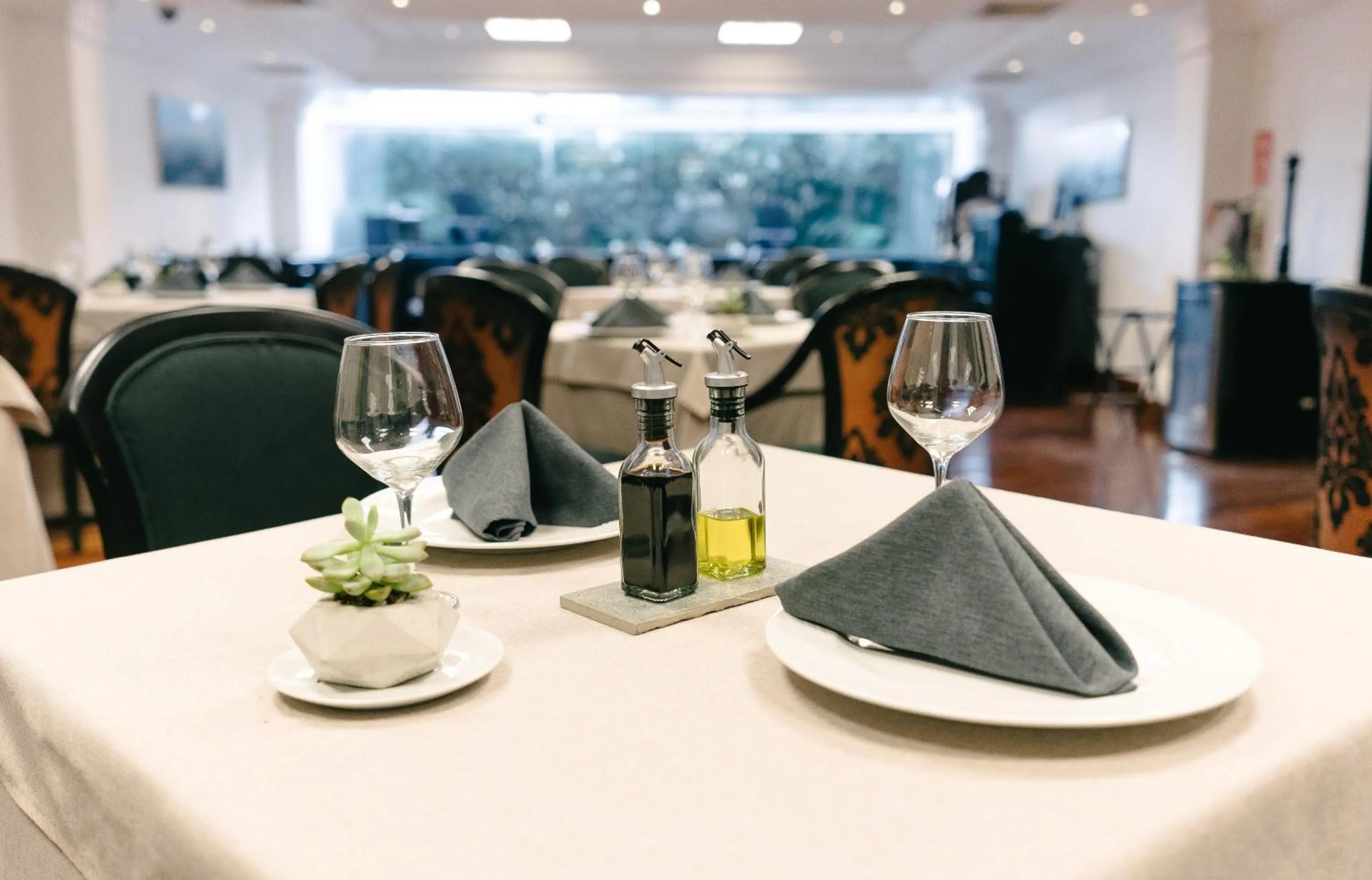 Restaurant/places to eat in BTH Hotel Lima Golf