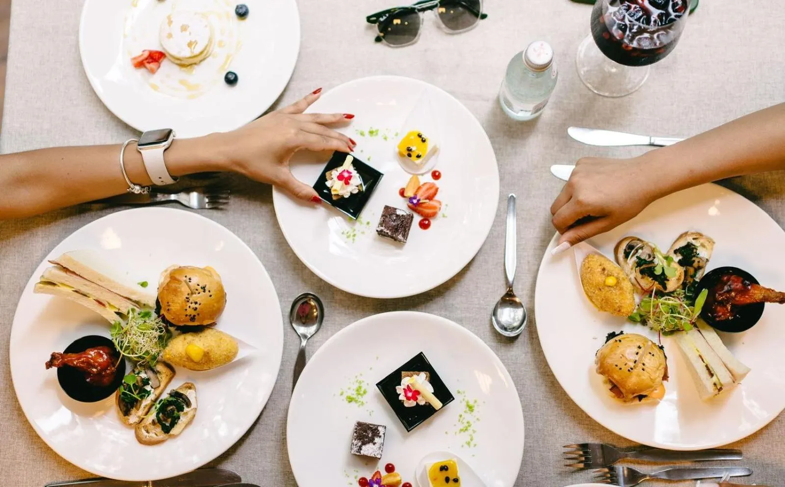 Restaurant/places to eat in BTH Hotel Lima Golf