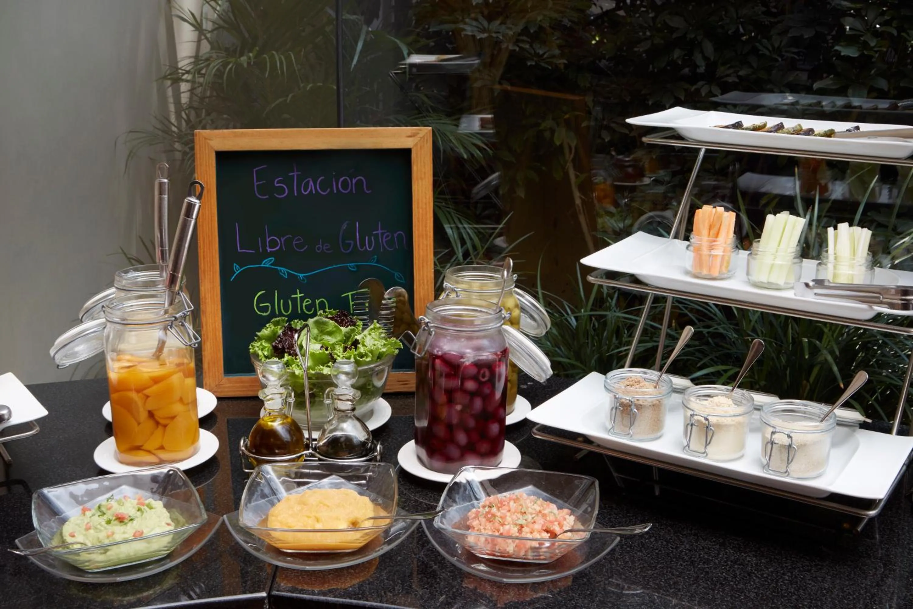 Restaurant/places to eat in BTH Hotel Lima Golf