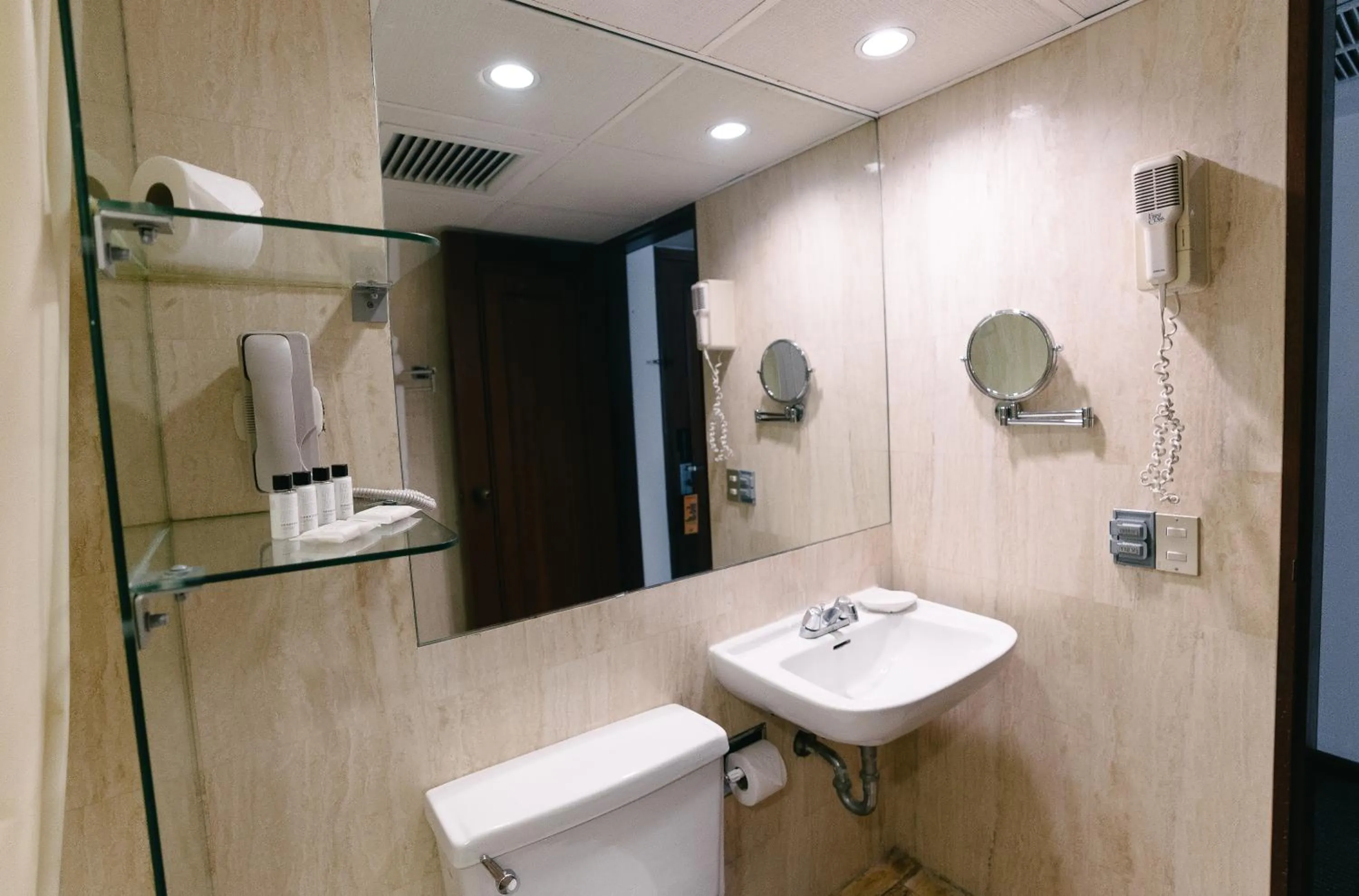 Bathroom in BTH Hotel Lima Golf