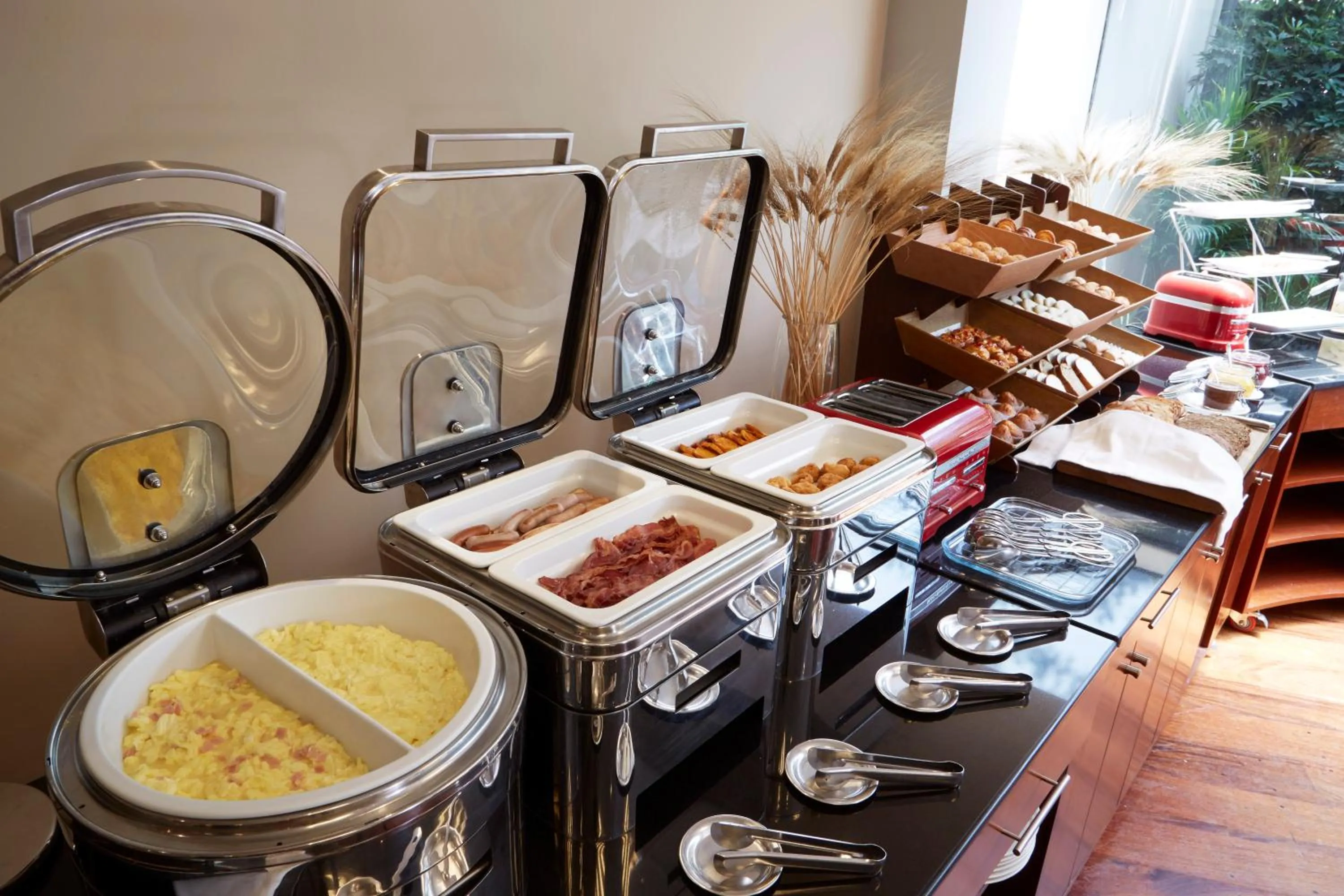 Restaurant/places to eat in BTH Hotel Lima Golf