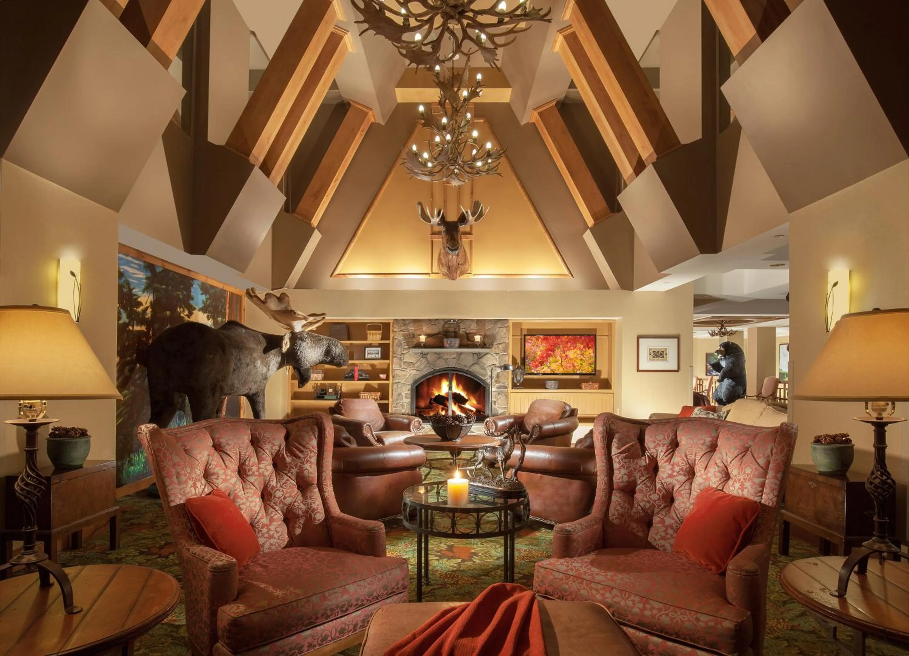 Communal lounge/ TV room in North Conway Grand Hotel